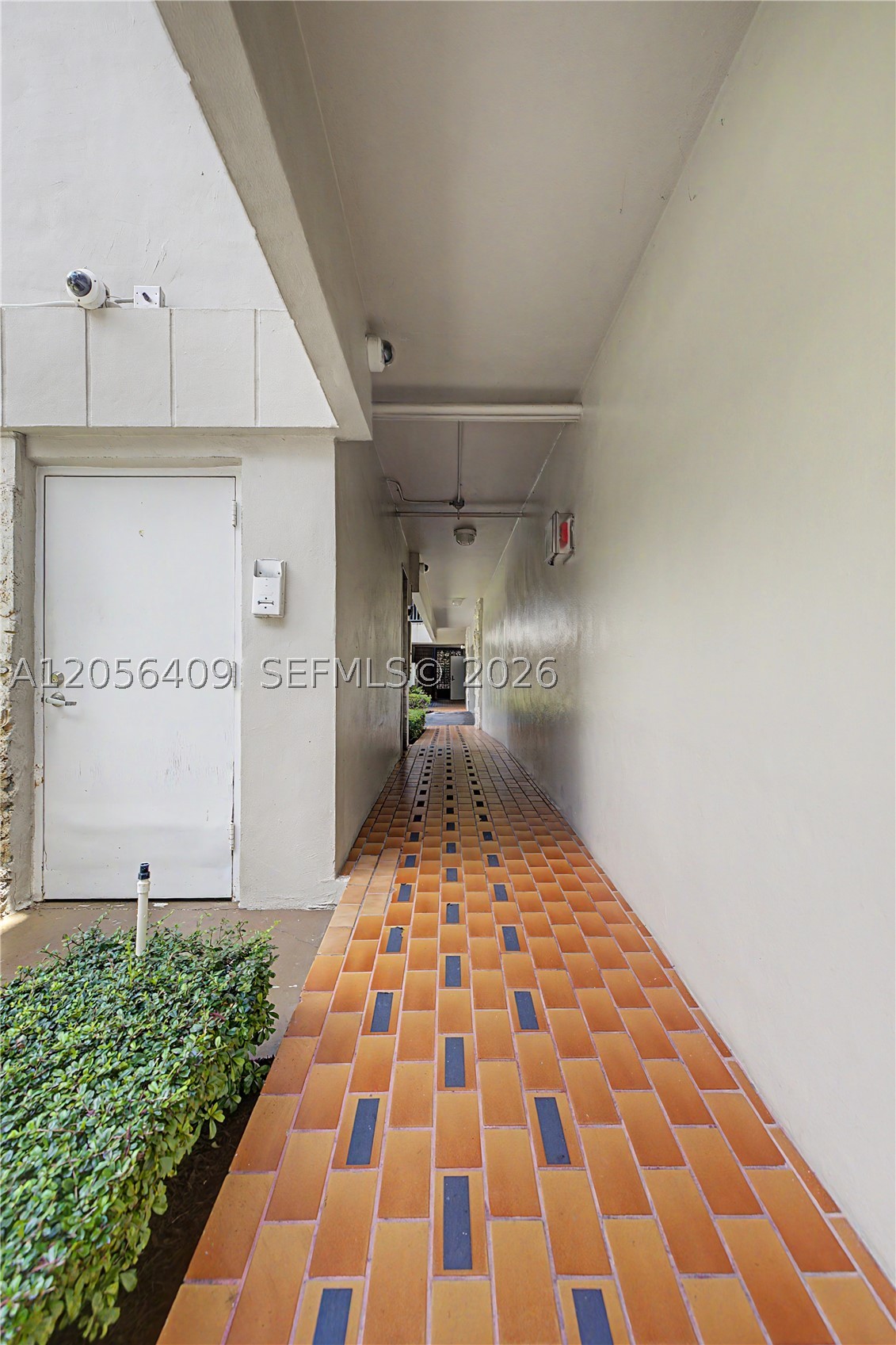 6815 Edgewater Dr #201 Coral Gables, FL 33133