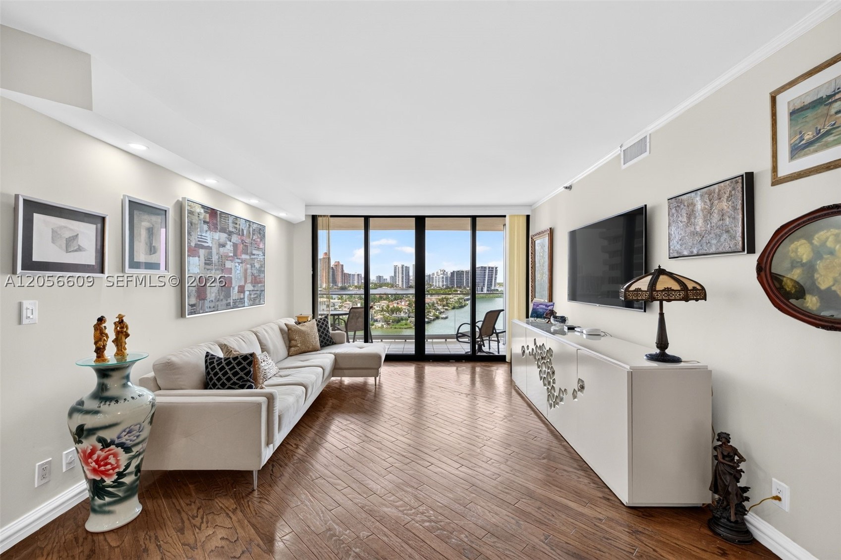 2800 Island Blvd #1005