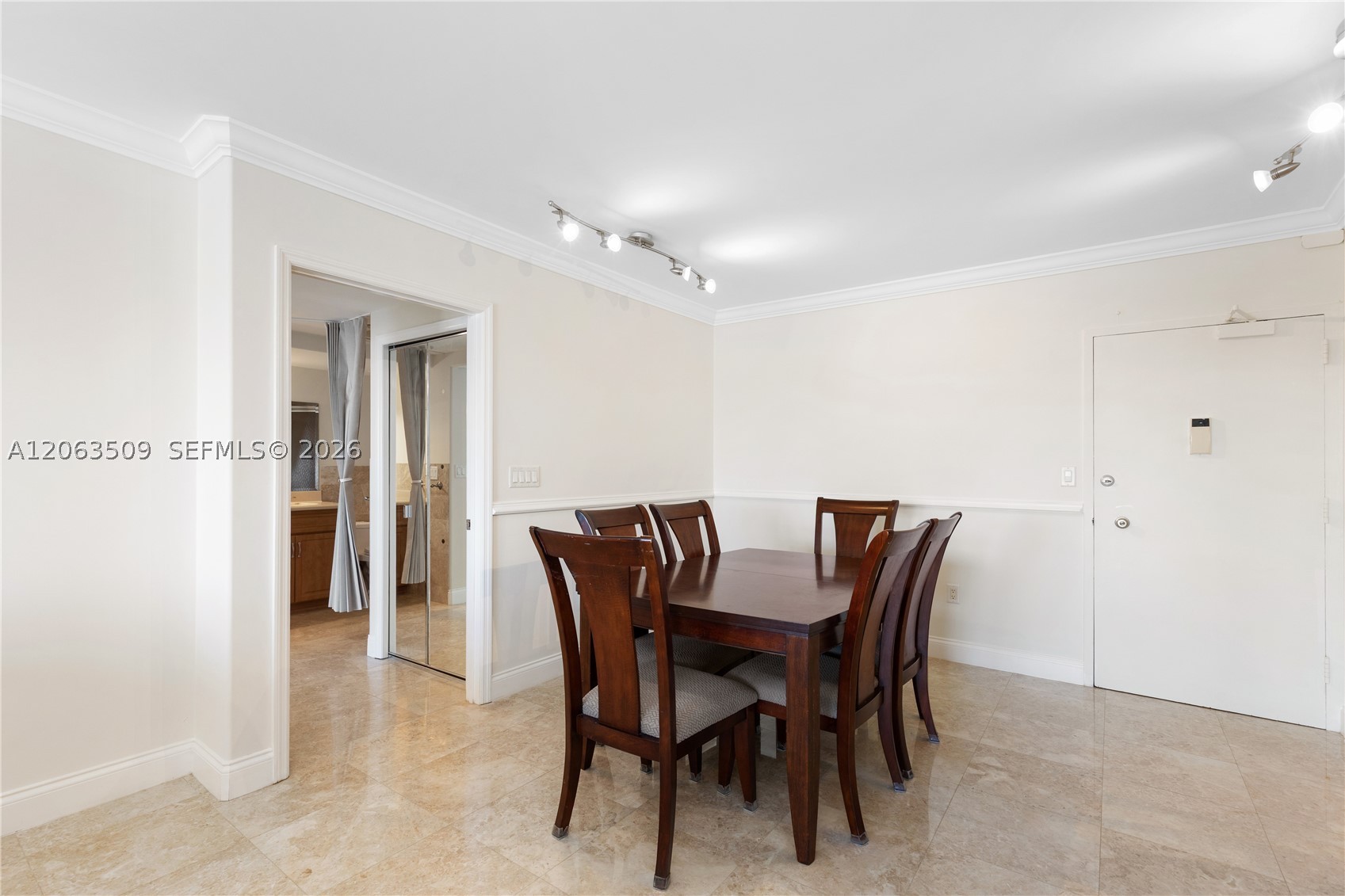 image Arlen House West44