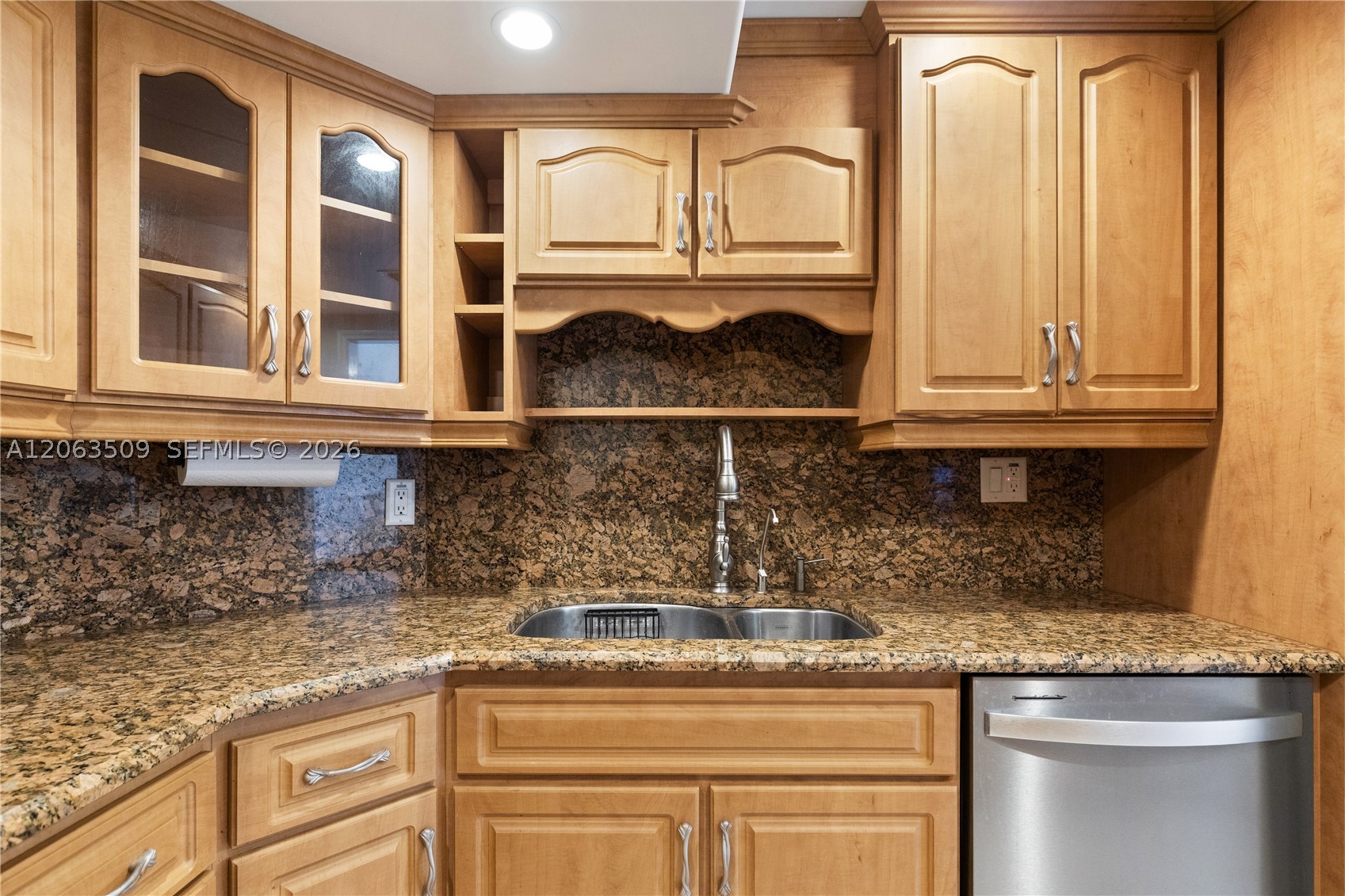 image Arlen House West49