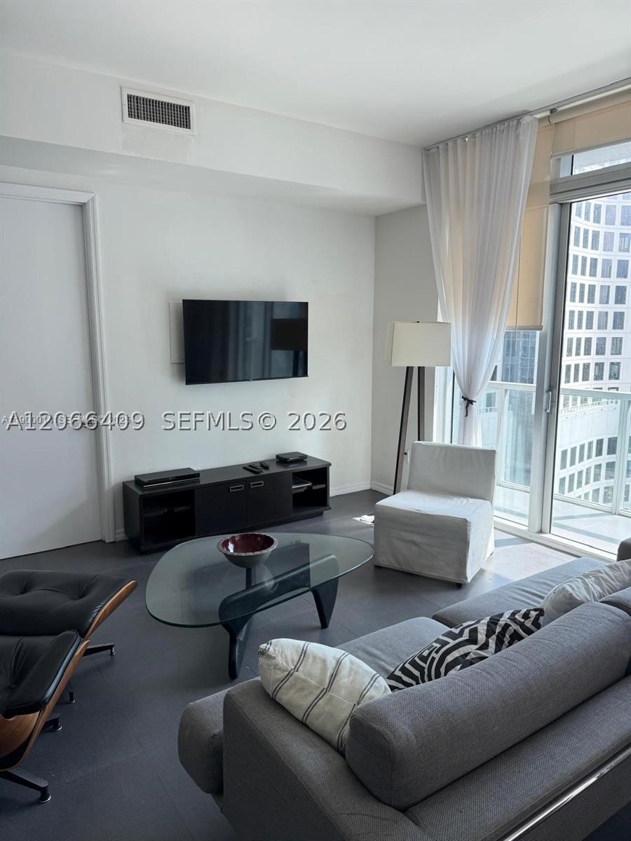 image 500 Brickell West11