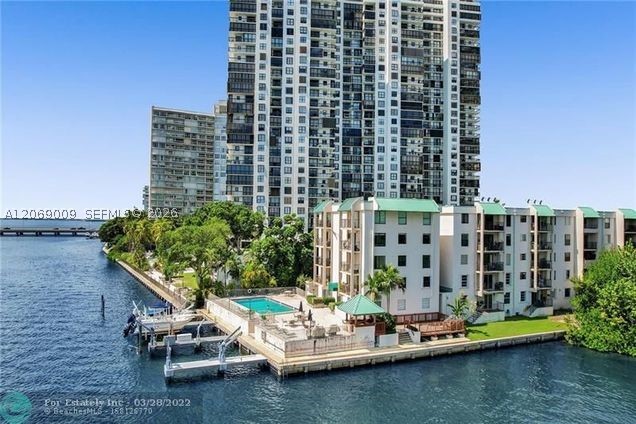 2201 Brickell Ave #96