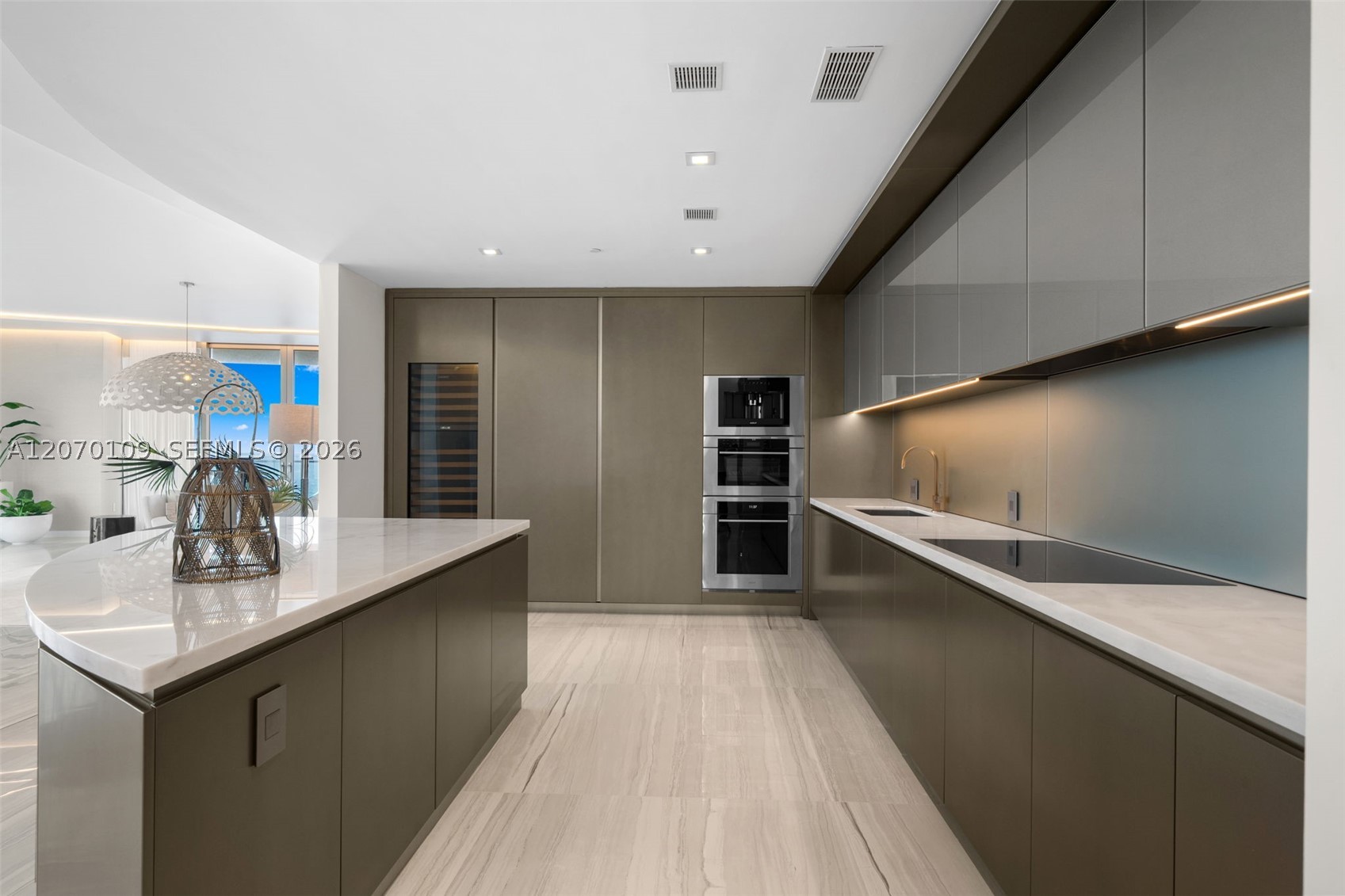 18975 Collins Ave #600 Sunny Isles Beach, FL 33160