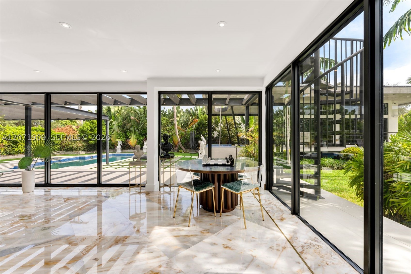 795 Lakeview Dr Miami Beach, FL 33140