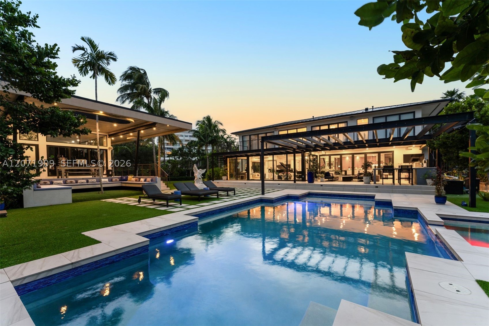795 Lakeview Dr Miami Beach, FL 33140