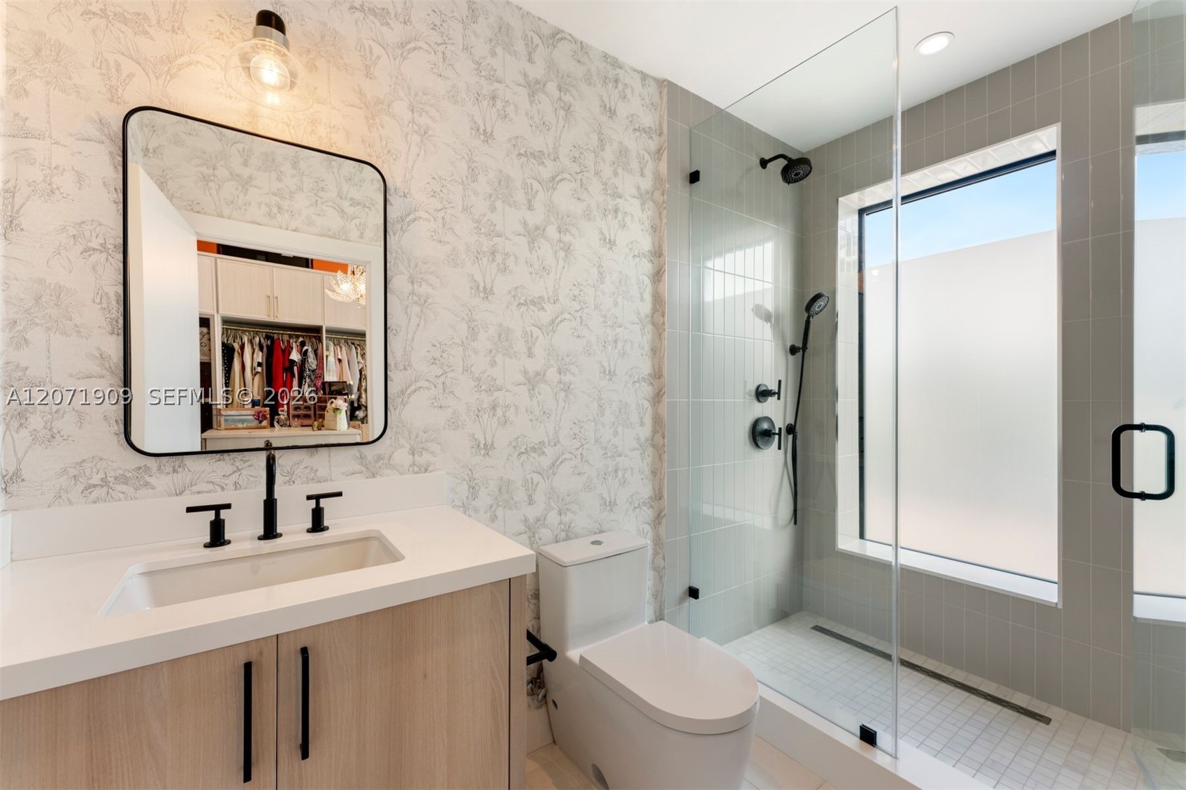 795 Lakeview Dr Miami Beach, FL 33140