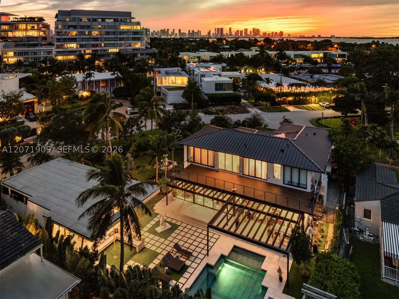795 Lakeview Dr Miami Beach, FL 33140