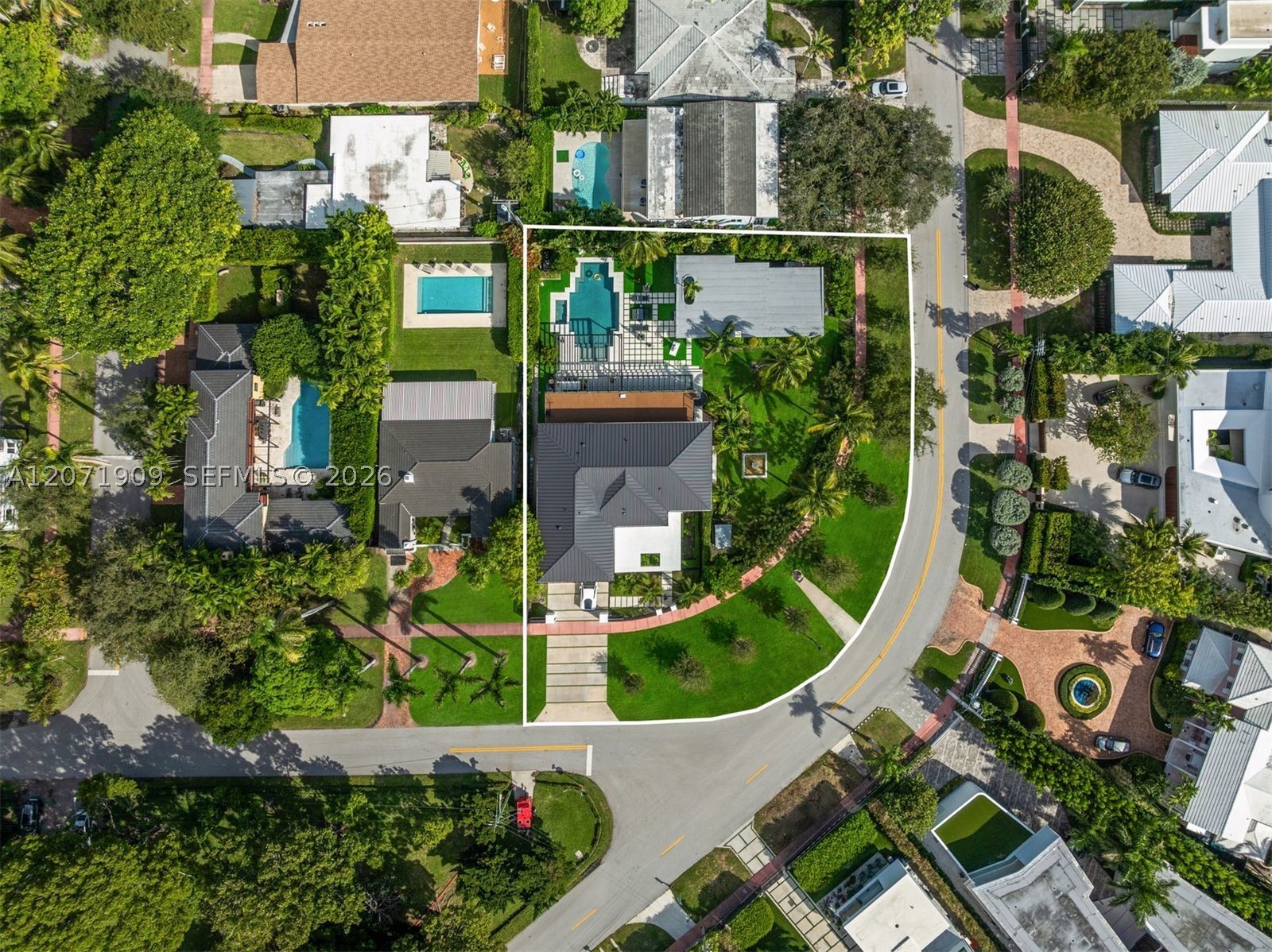 795 Lakeview Dr Miami Beach, FL 33140