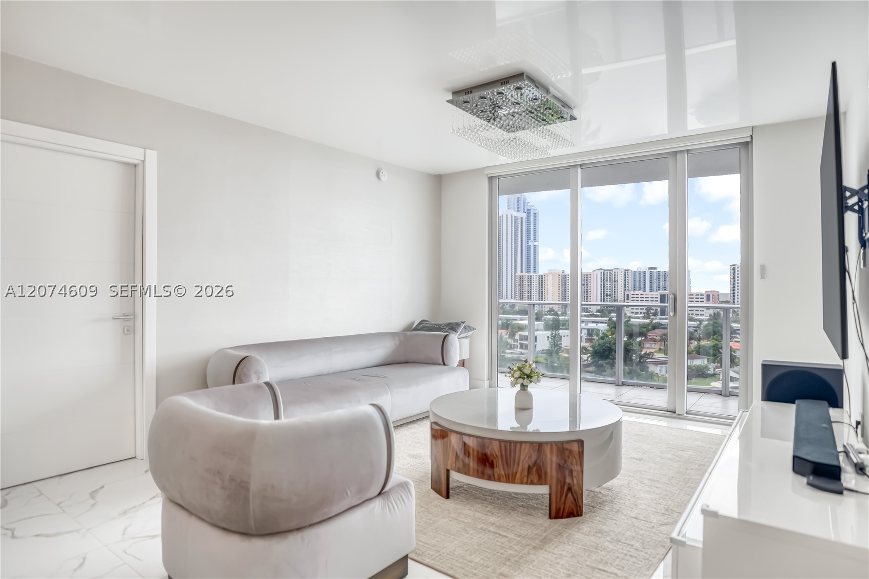 330 Sunny Isles Blvd #5-906