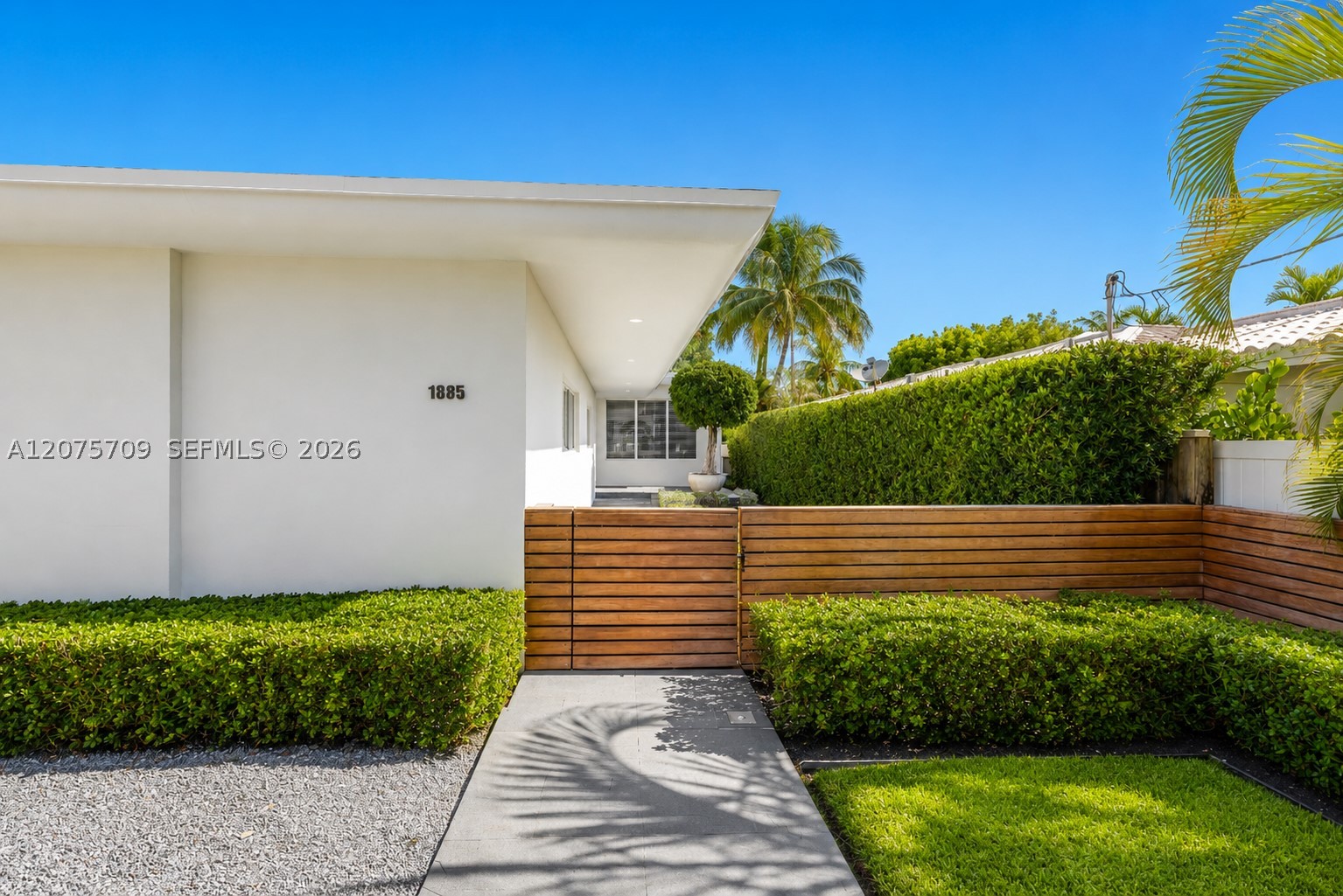 1885 Daytonia Rd Miami Beach, FL 33141