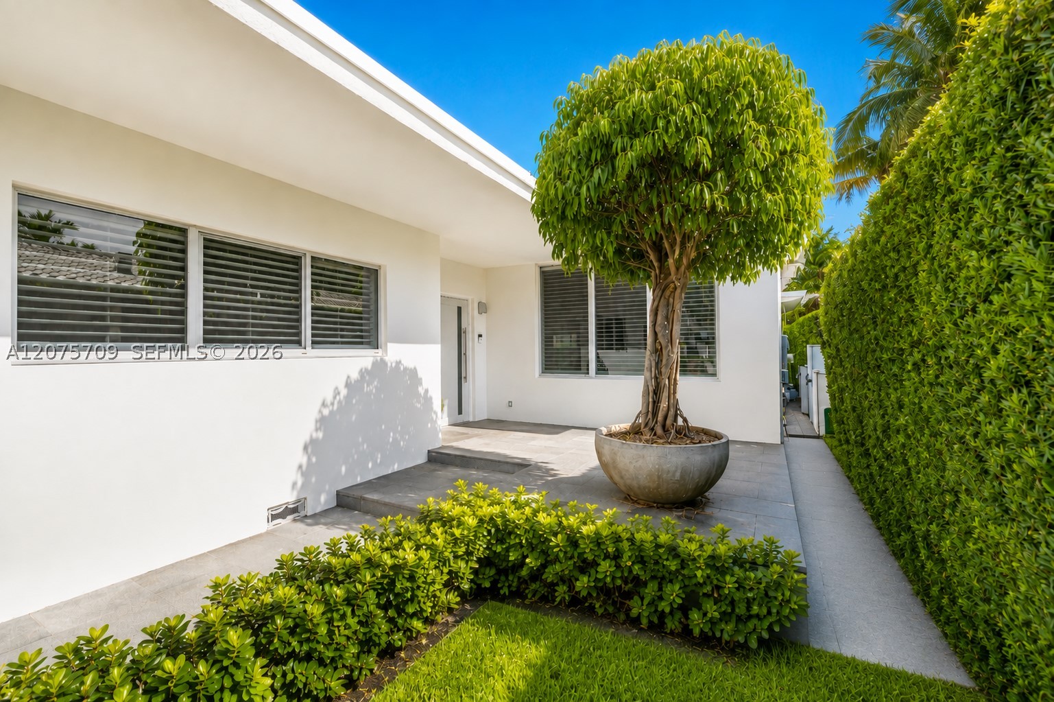1885 Daytonia Rd Miami Beach, FL 33141