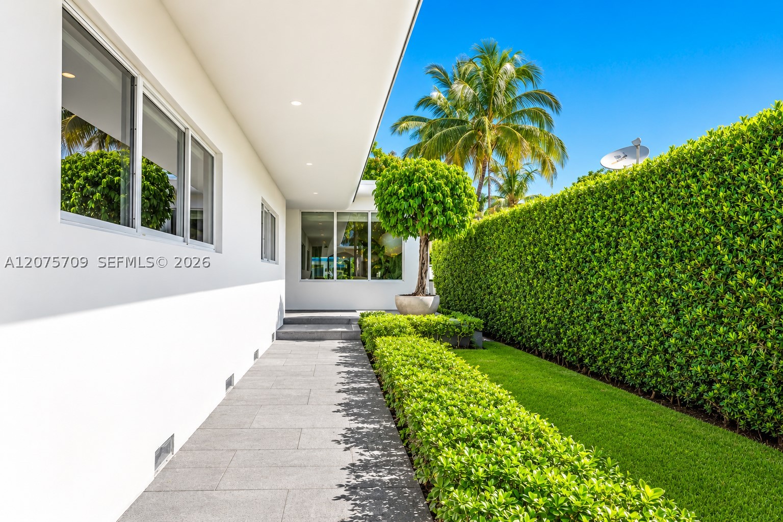 1885 Daytonia Rd Miami Beach, FL 33141