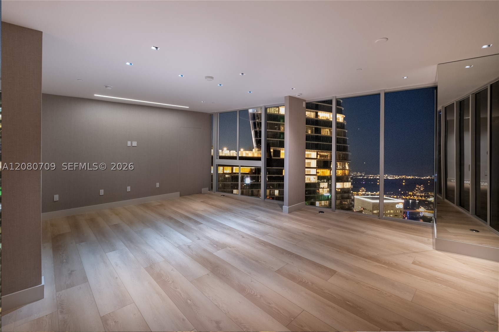 465 Brickell Ave #PH5701 Miami, FL 33131