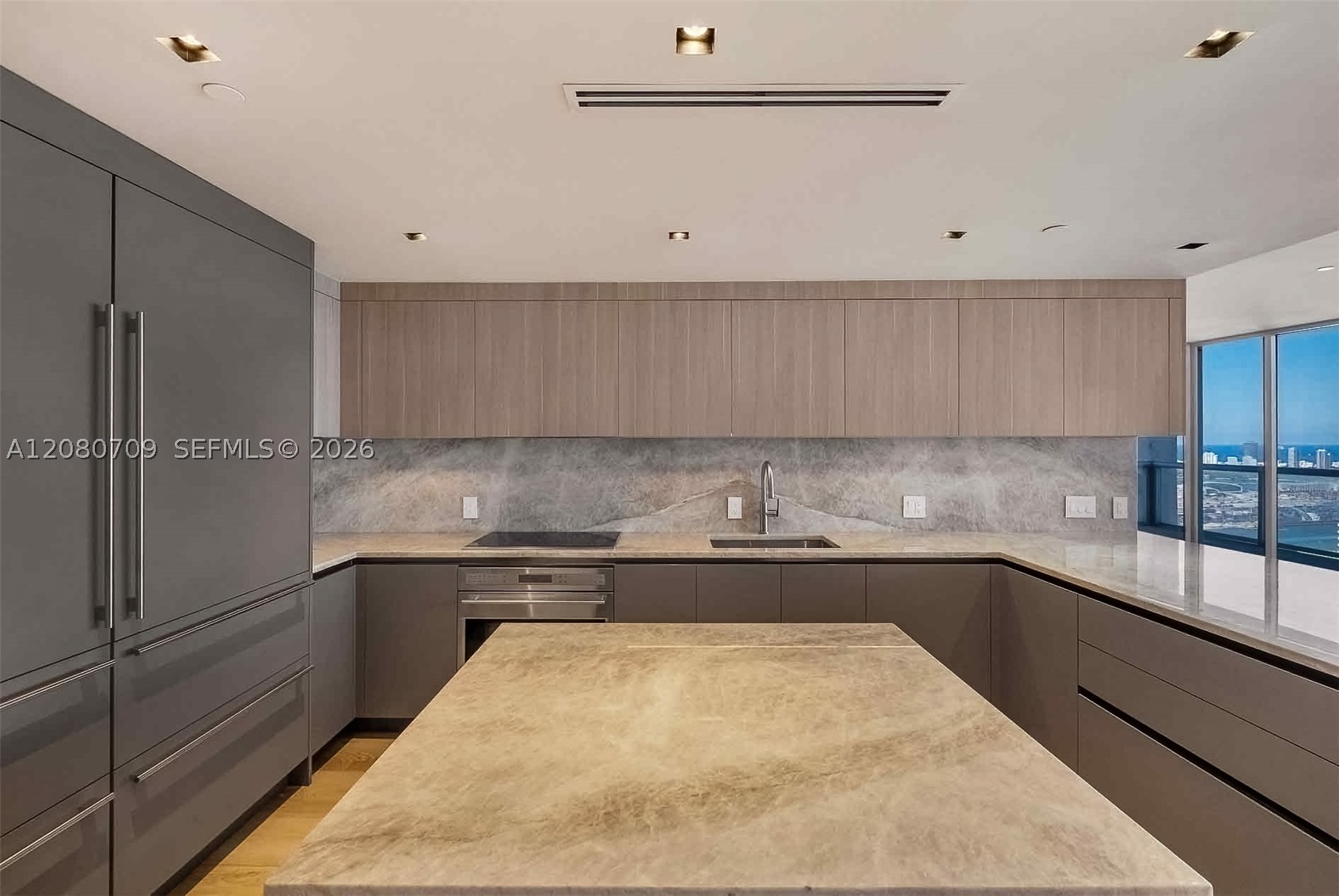 465 Brickell Ave #PH5701 Miami, FL 33131
