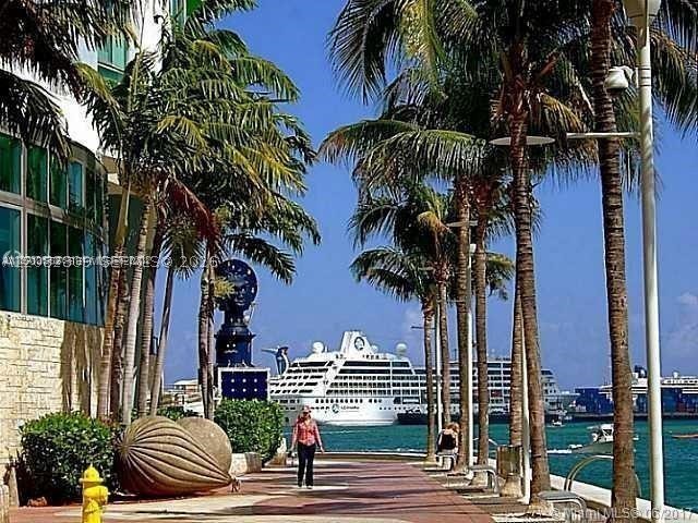 325 NE Biscayne Blvd #1923 Miami, FL 33131