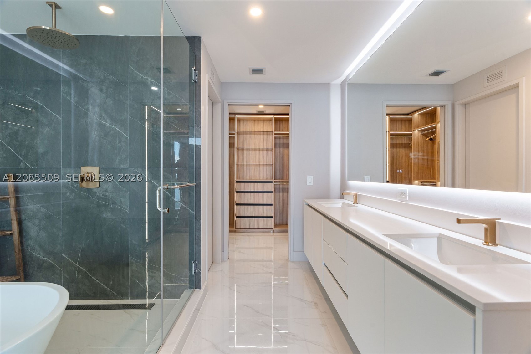 700 NE 24th St #2206 Miami, FL 33137