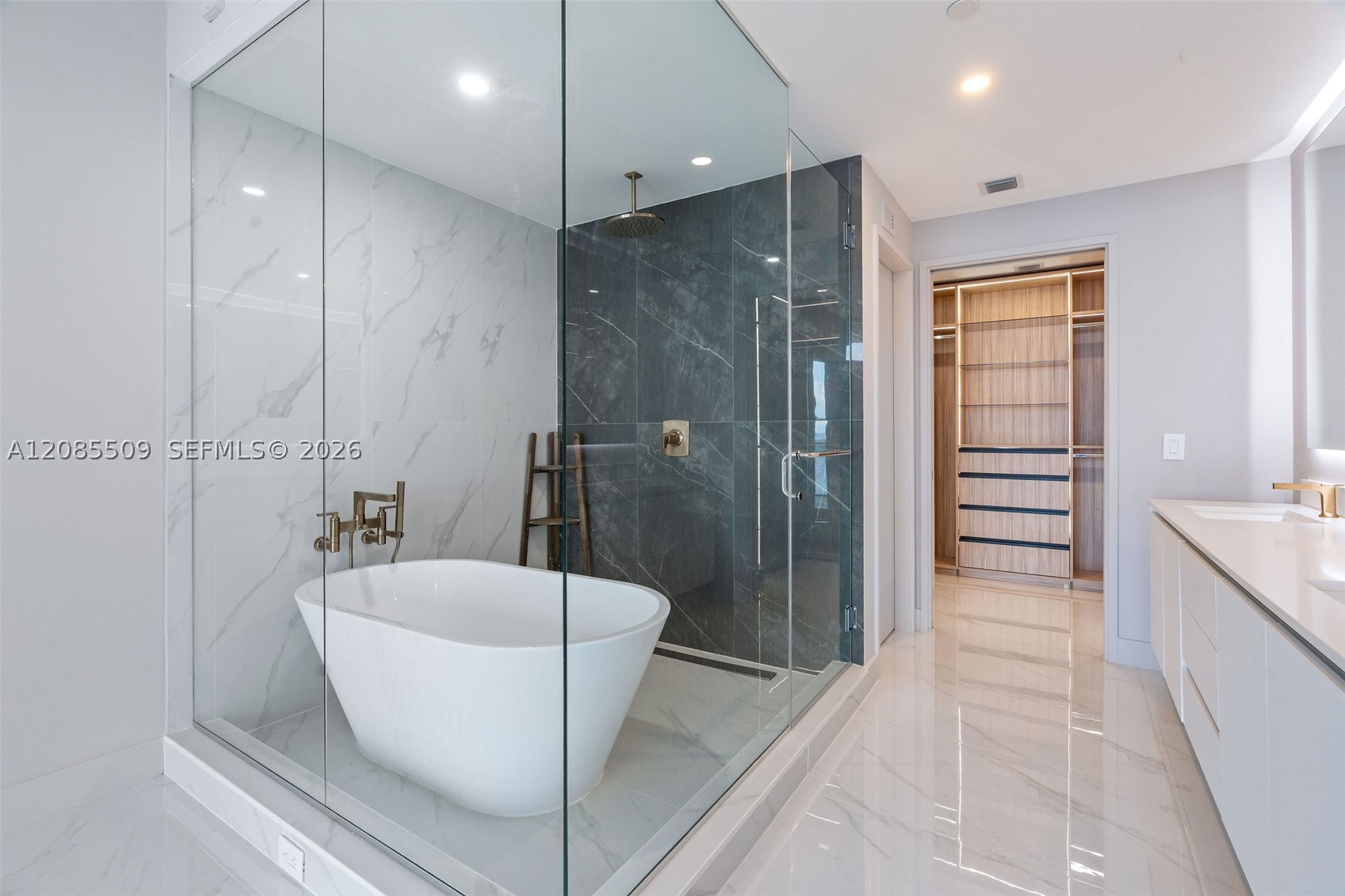 700 NE 24th St #2206 Miami, FL 33137