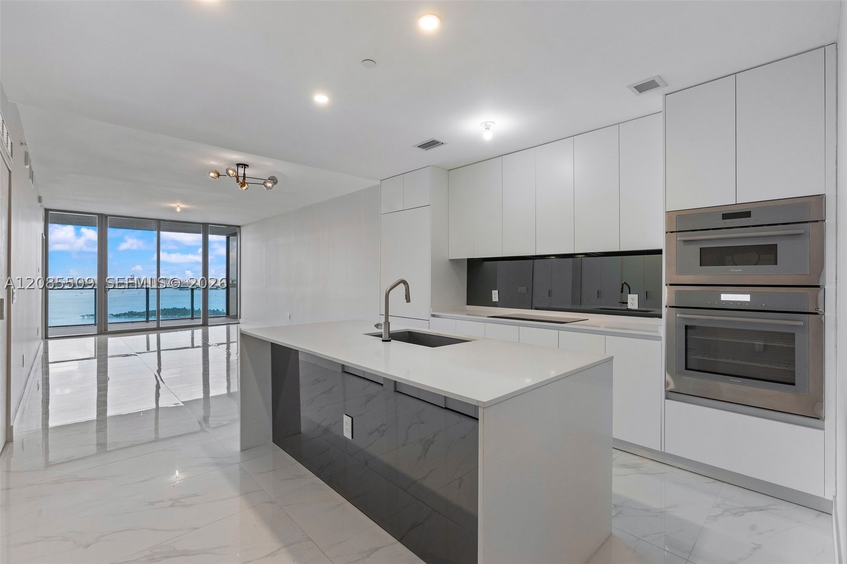 700 NE 24th St #2206 Miami, FL 33137