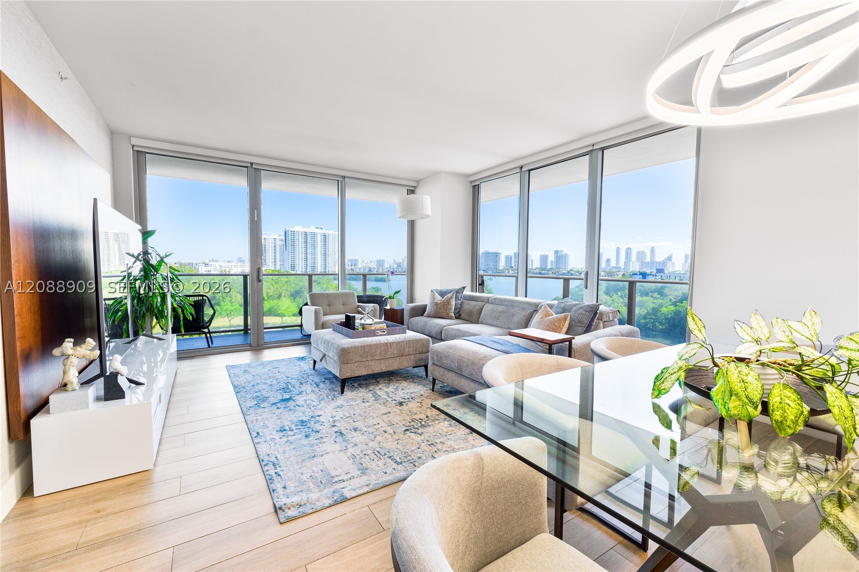 16385 Biscayne Blvd #707