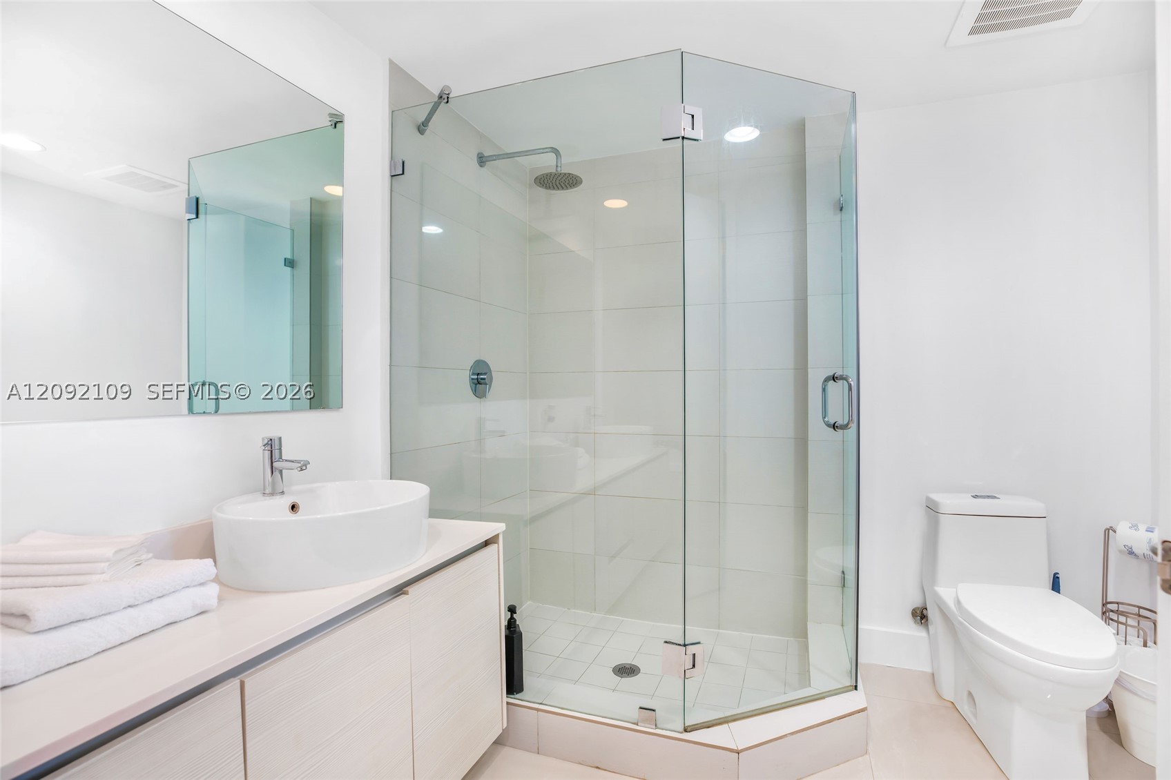 image Beachwalk Condominium15