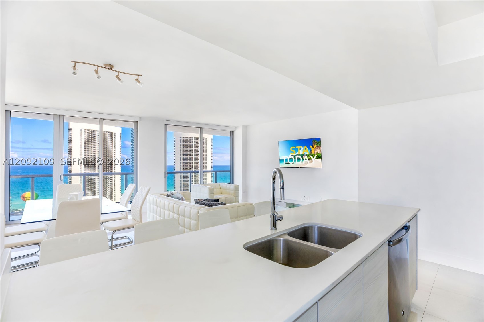 image Beachwalk Condominium4