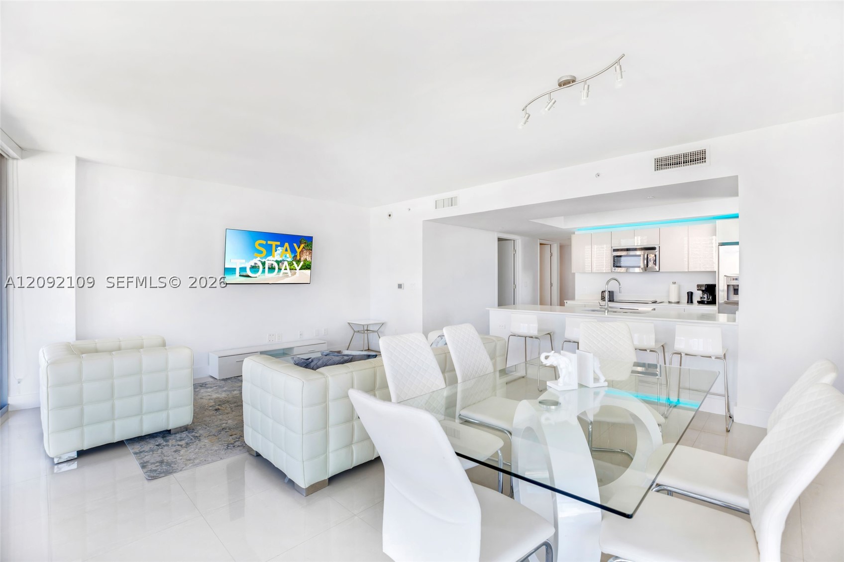 image Beachwalk Condominium7
