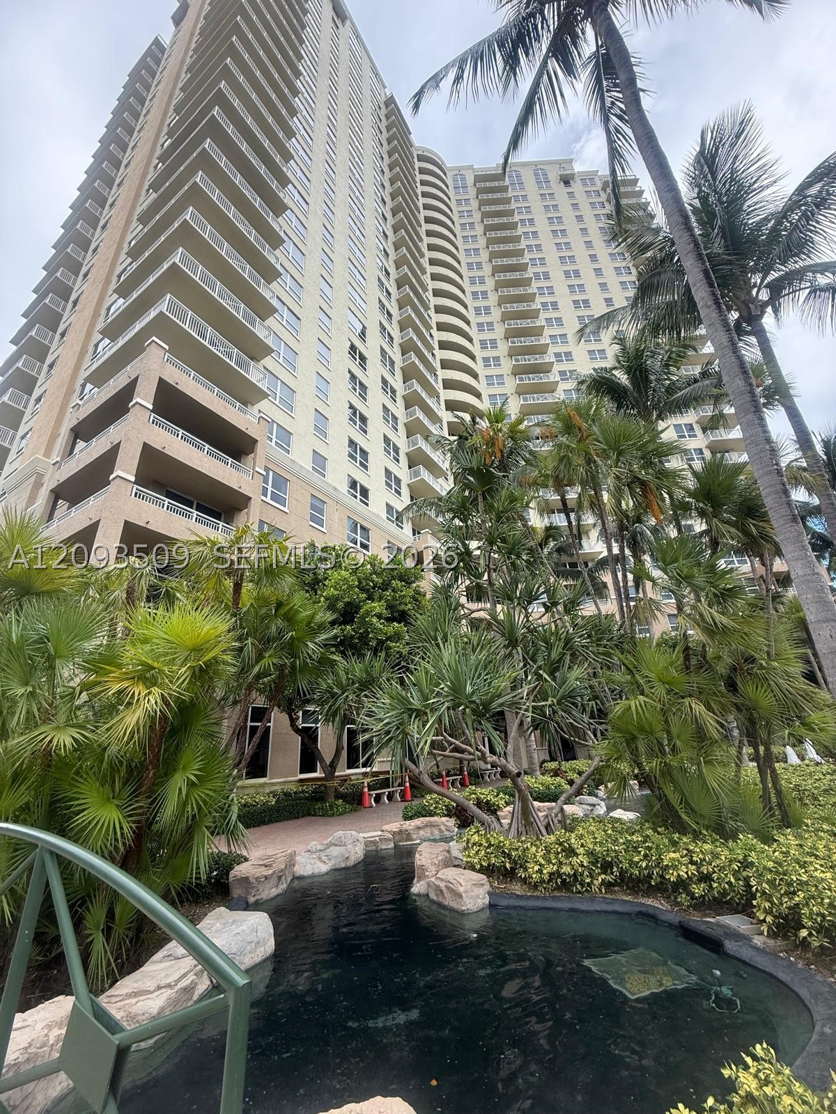 19501 W Country Clb Dr #TS-03 Aventura, FL 33180
