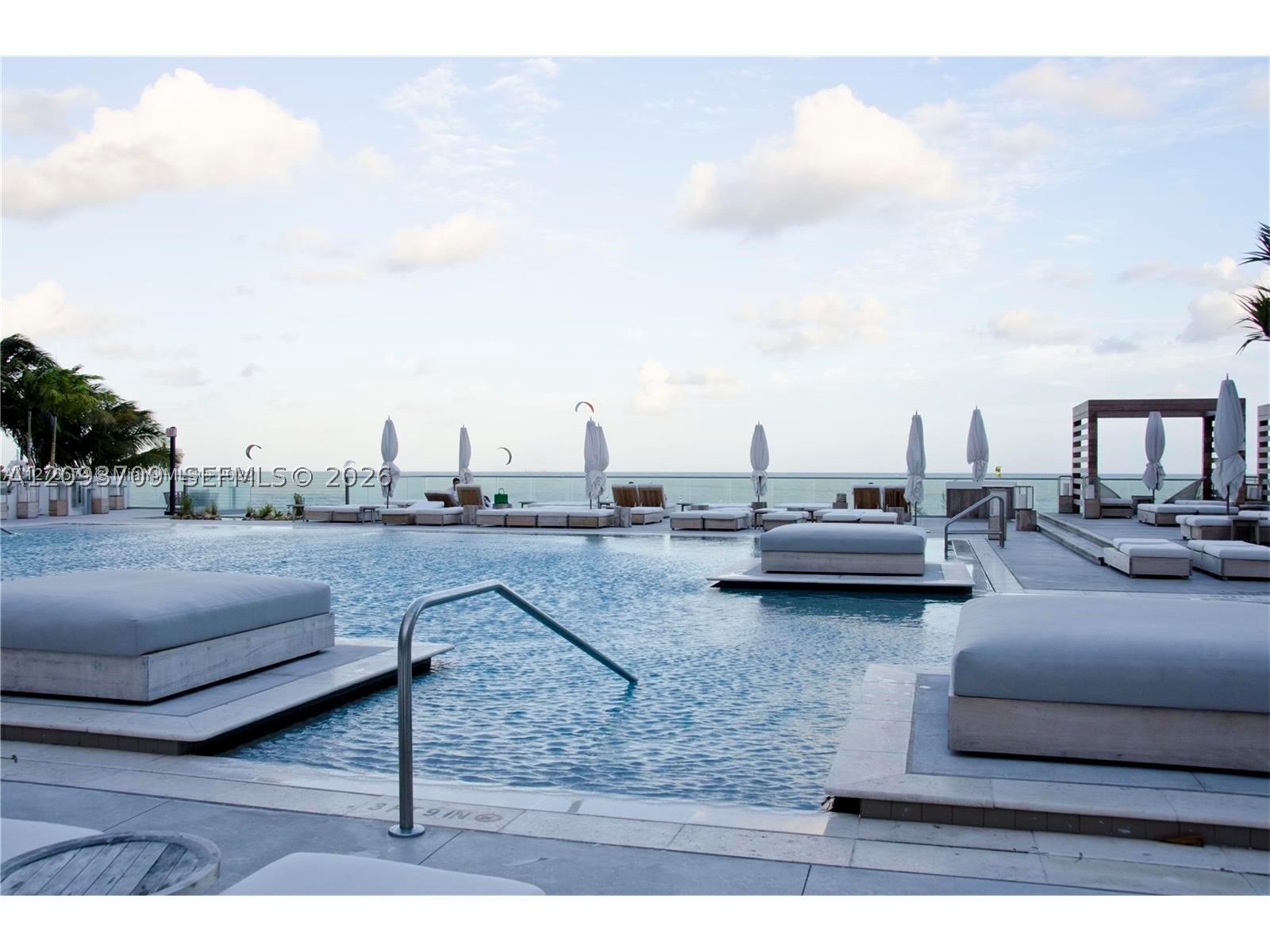 2301 Collins Ave #342