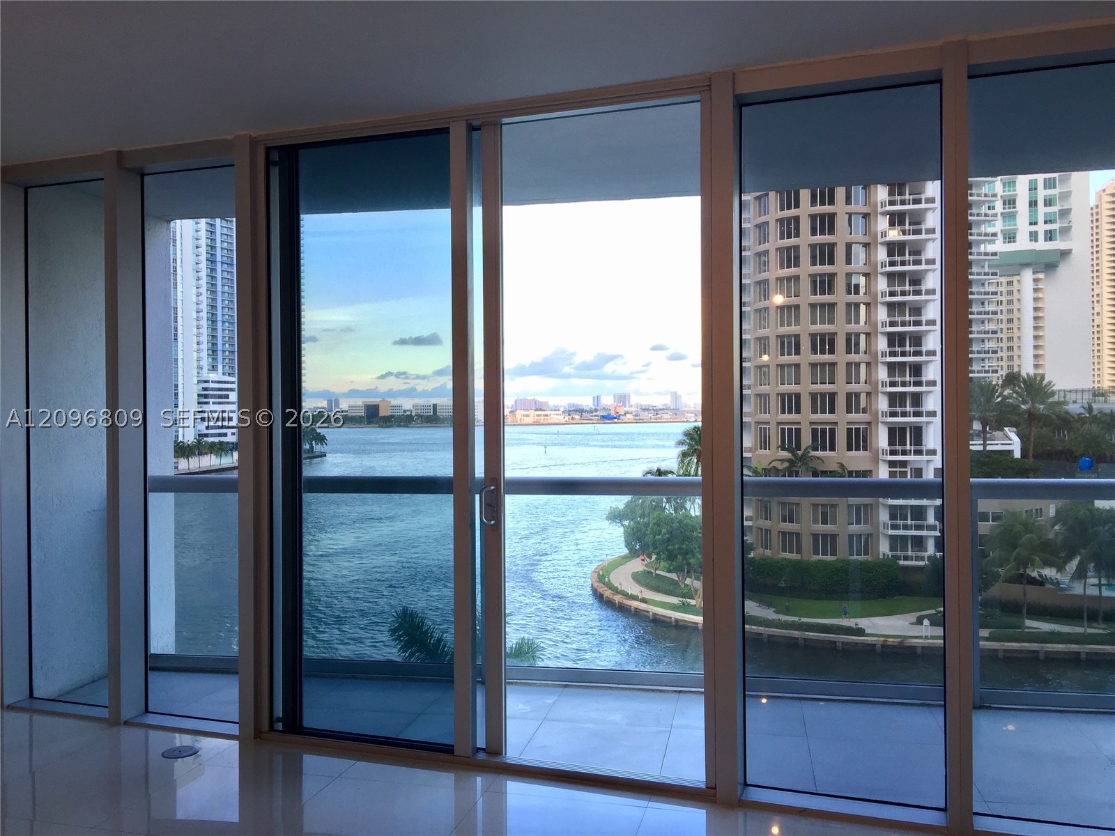 image Icon Brickell I5