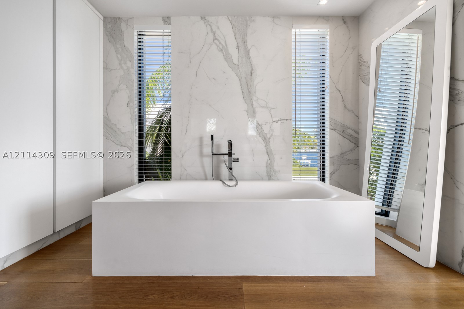 1374 S Venetian Way Miami, FL 33139