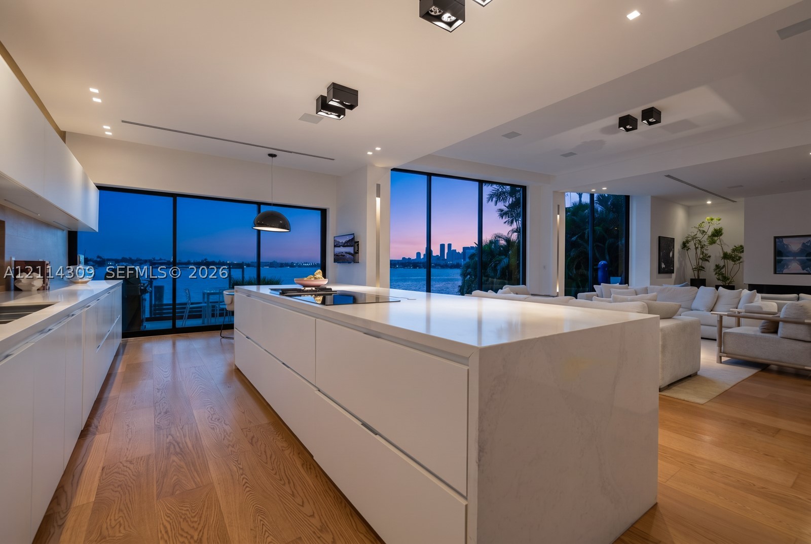 1374 S Venetian Way Miami, FL 33139