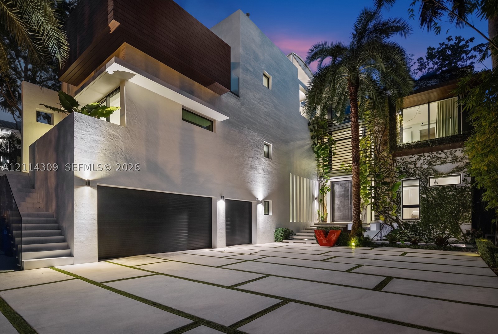 1374 S Venetian Way Miami, FL 33139