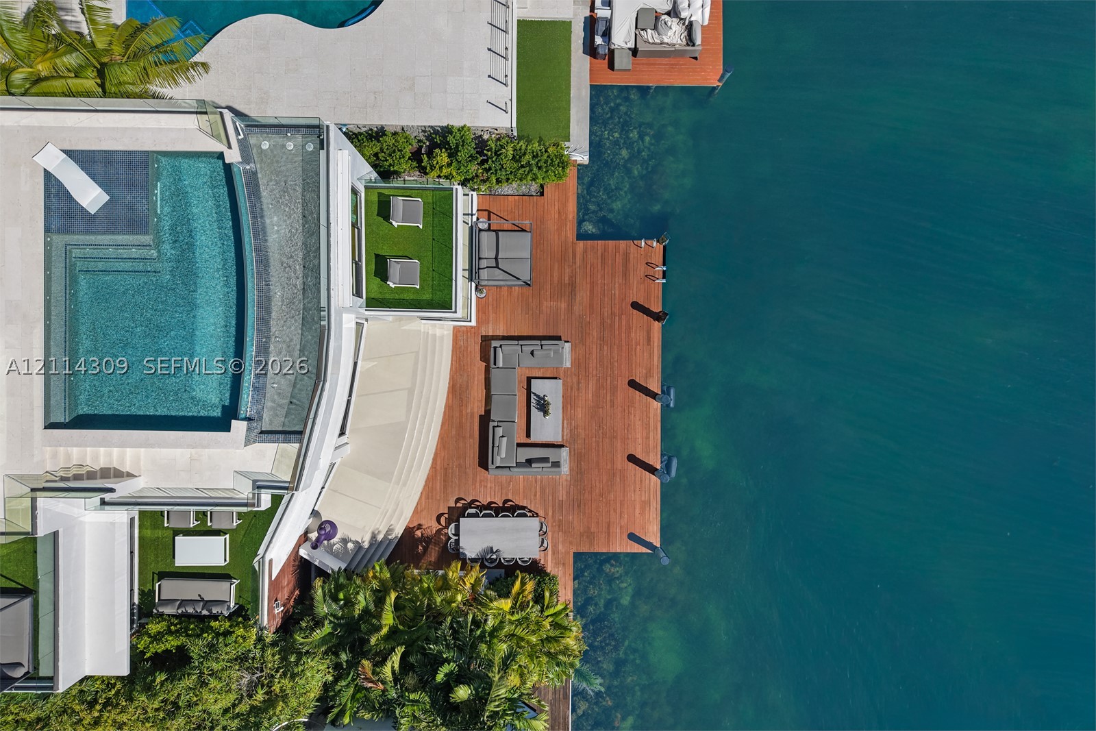 1374 S Venetian Way Miami, FL 33139