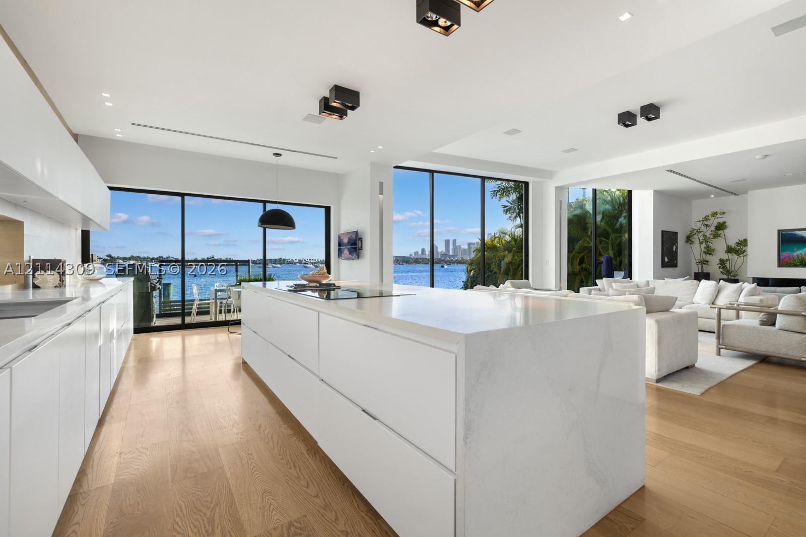 1374 S Venetian Way Miami, FL 33139