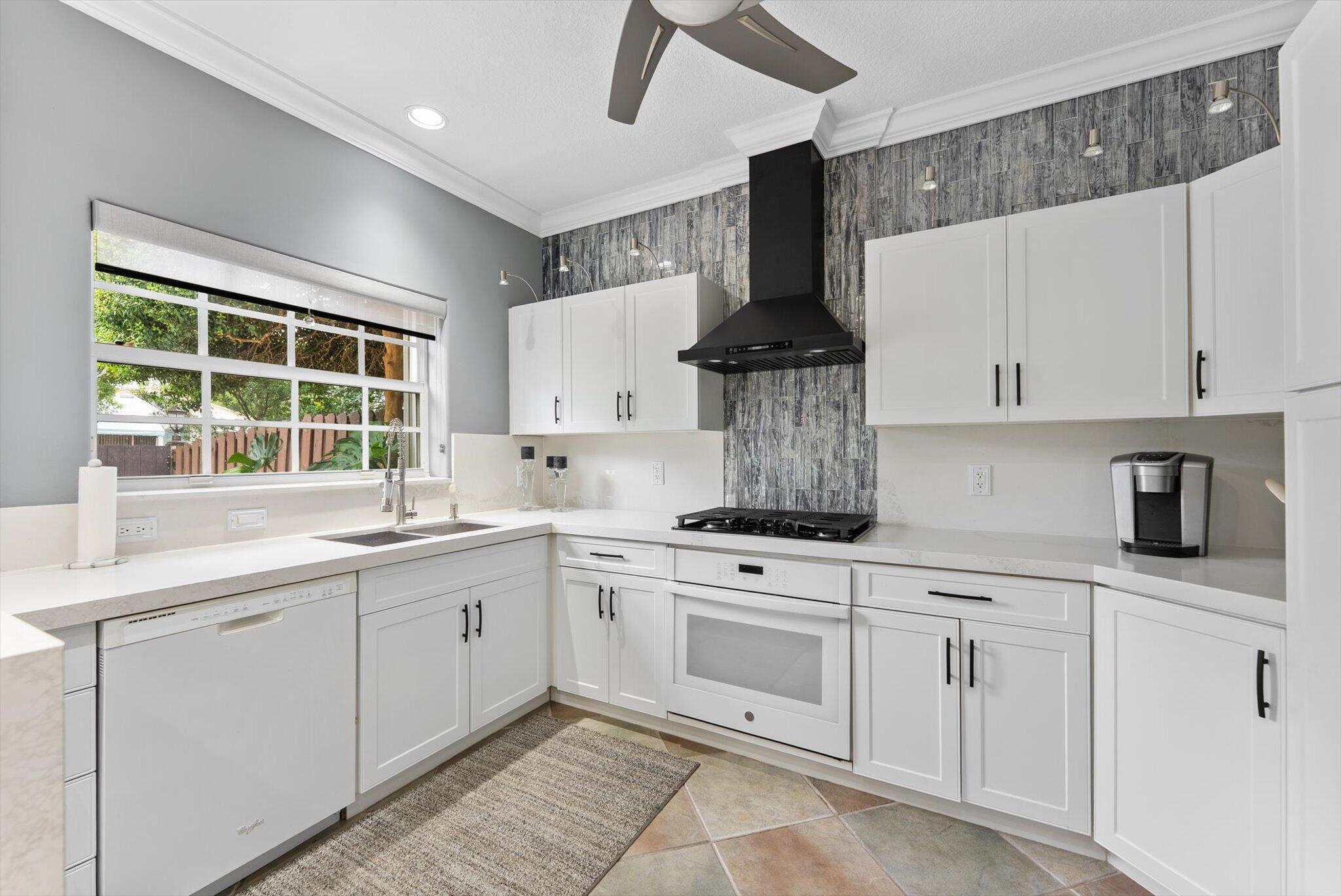 352 NE 7th Fort Lauderdale, FL 33301