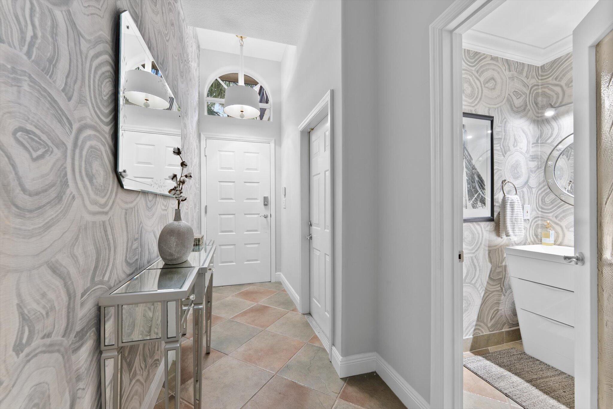 352 NE 7th Fort Lauderdale, FL 33301