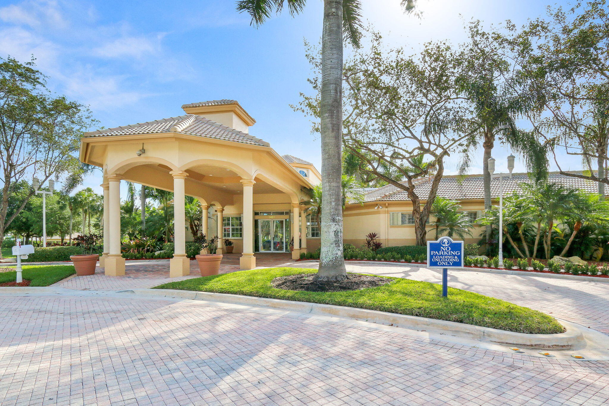 1294 NW 168th Pembroke Pines, FL 33028