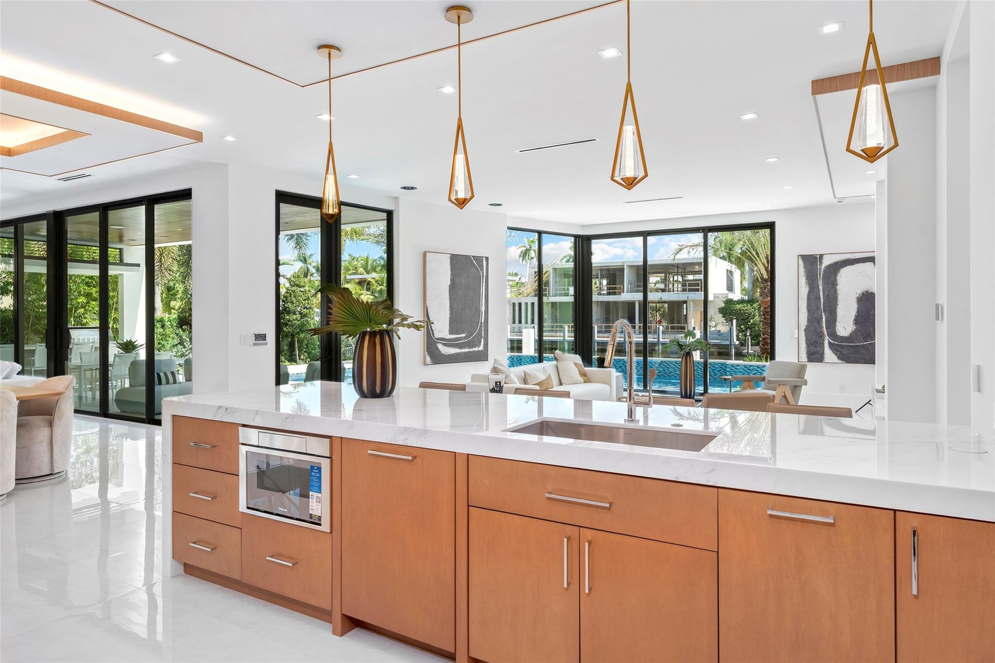 24 Fiesta Fort Lauderdale, FL 33301