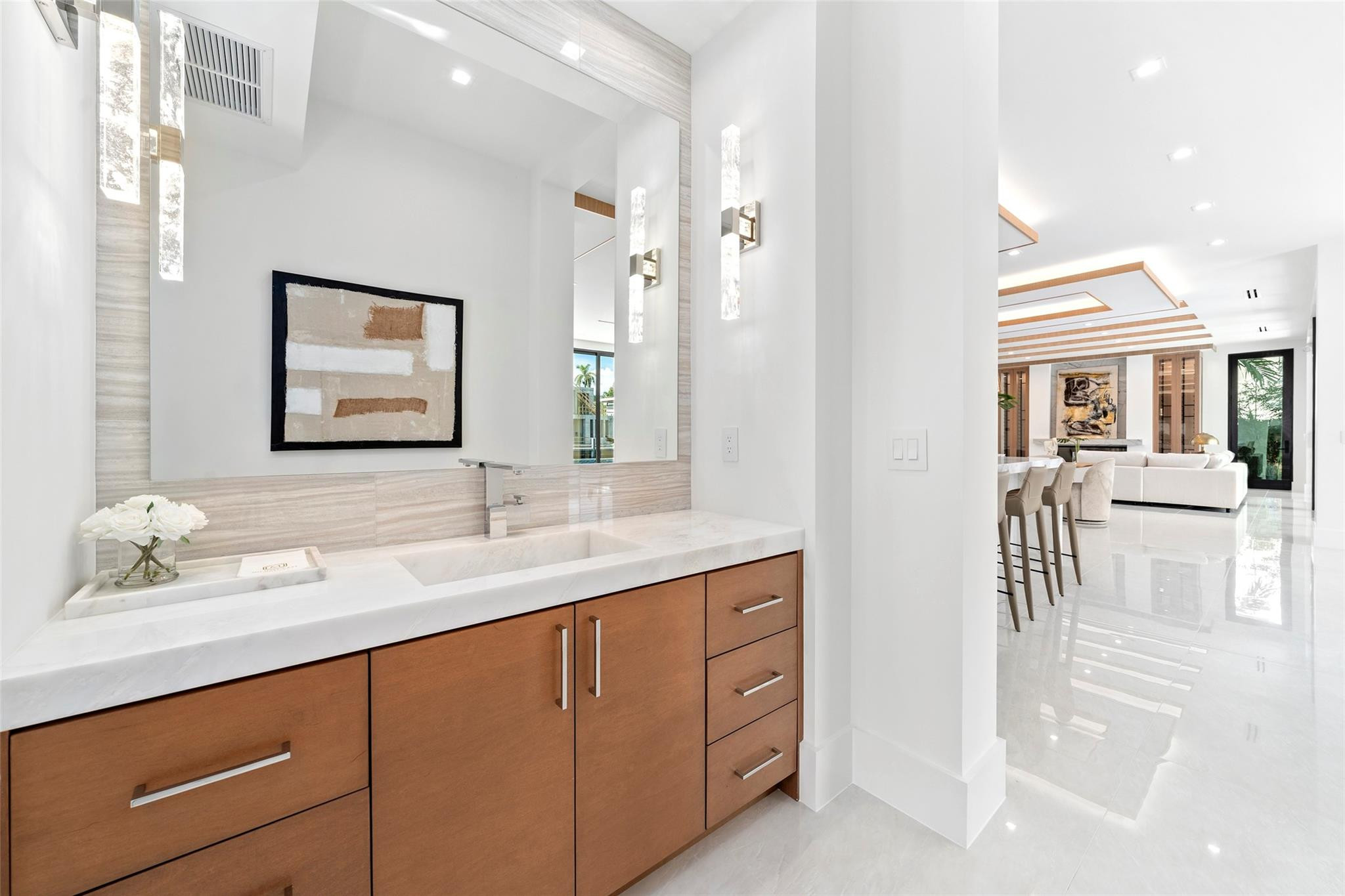 24 Fiesta Fort Lauderdale, FL 33301