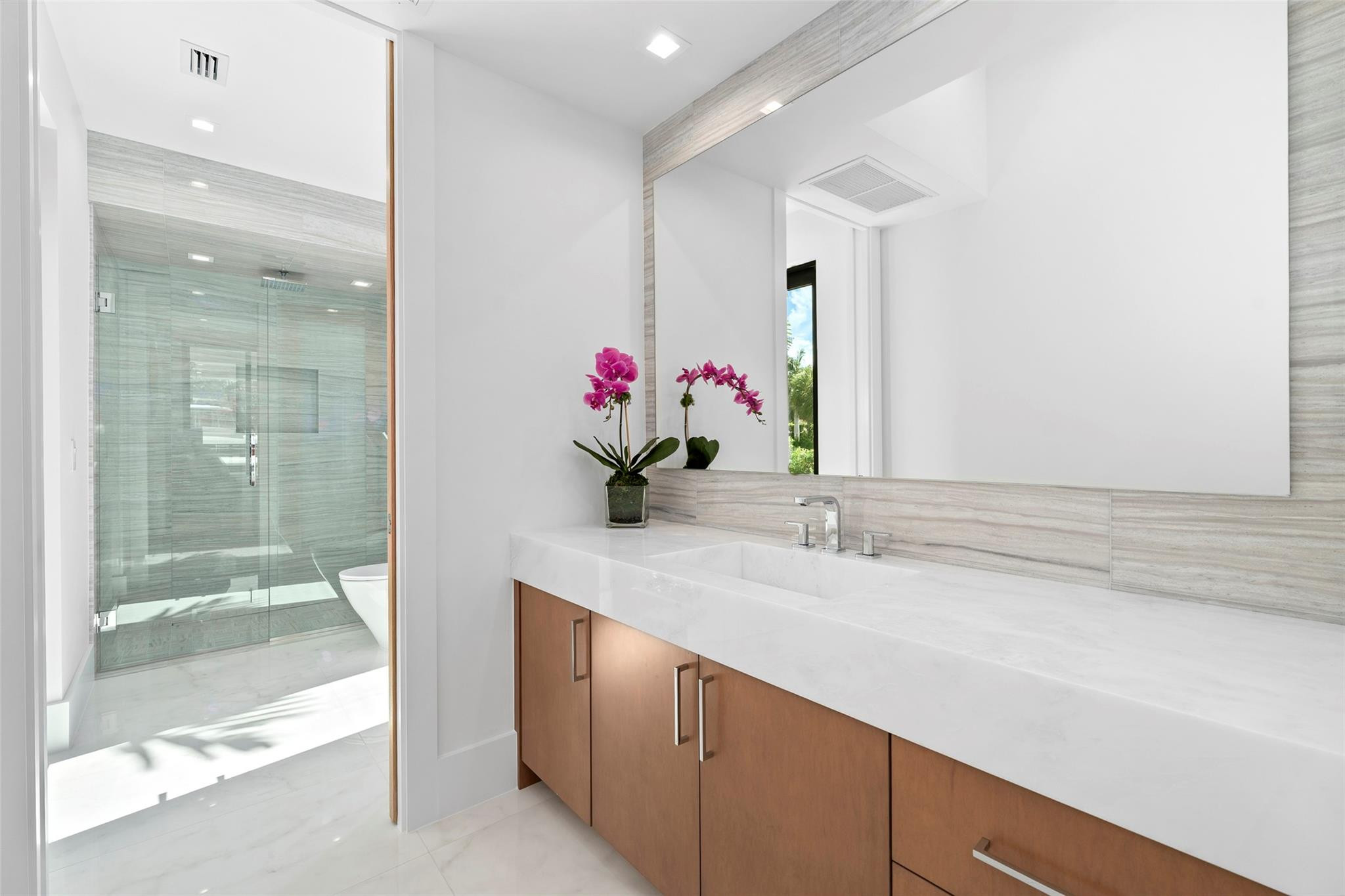 24 Fiesta Fort Lauderdale, FL 33301