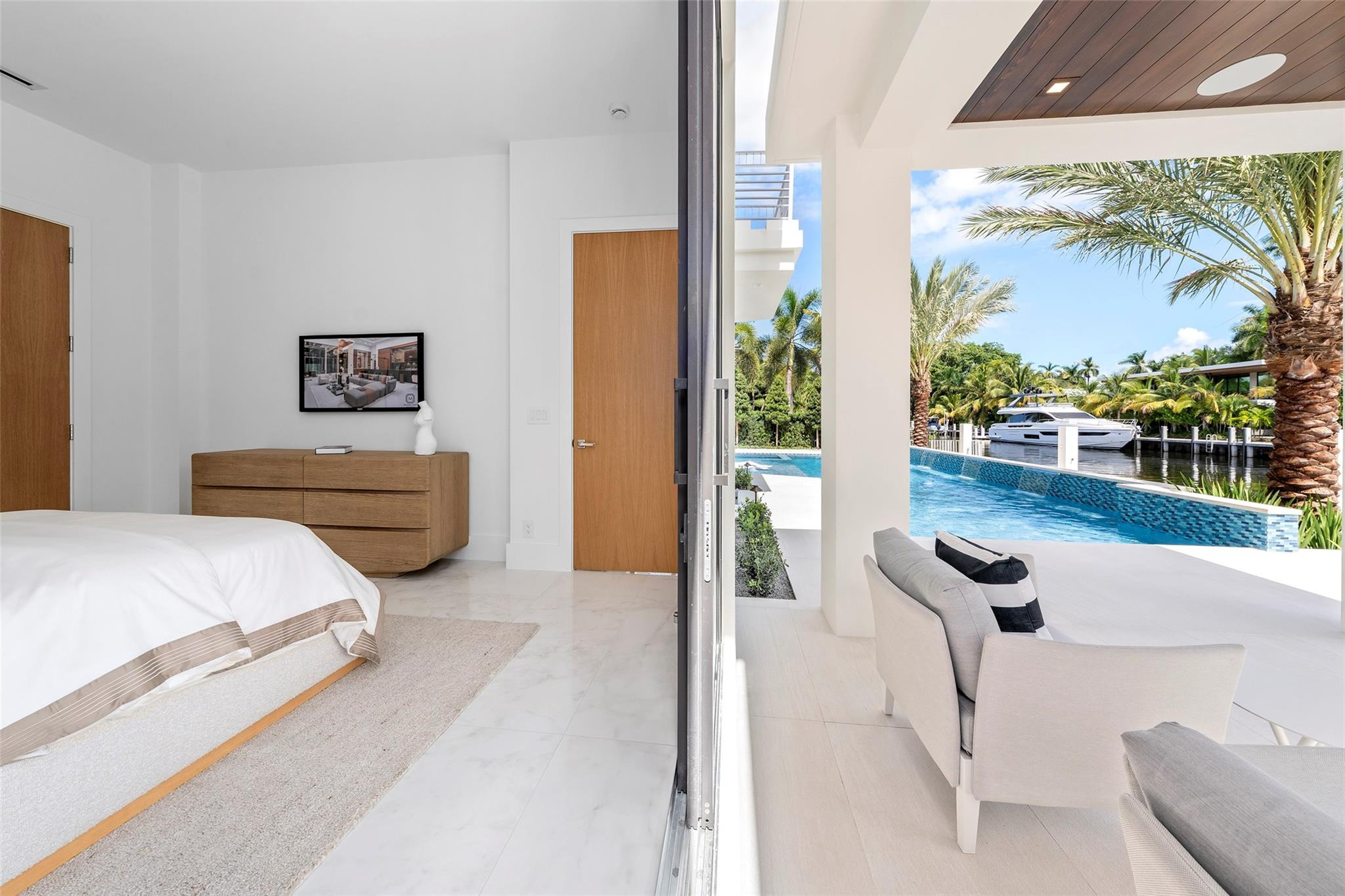 24 Fiesta Fort Lauderdale, FL 33301