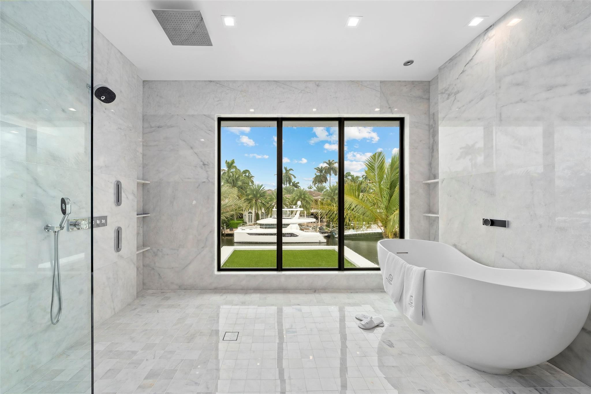 24 Fiesta Fort Lauderdale, FL 33301