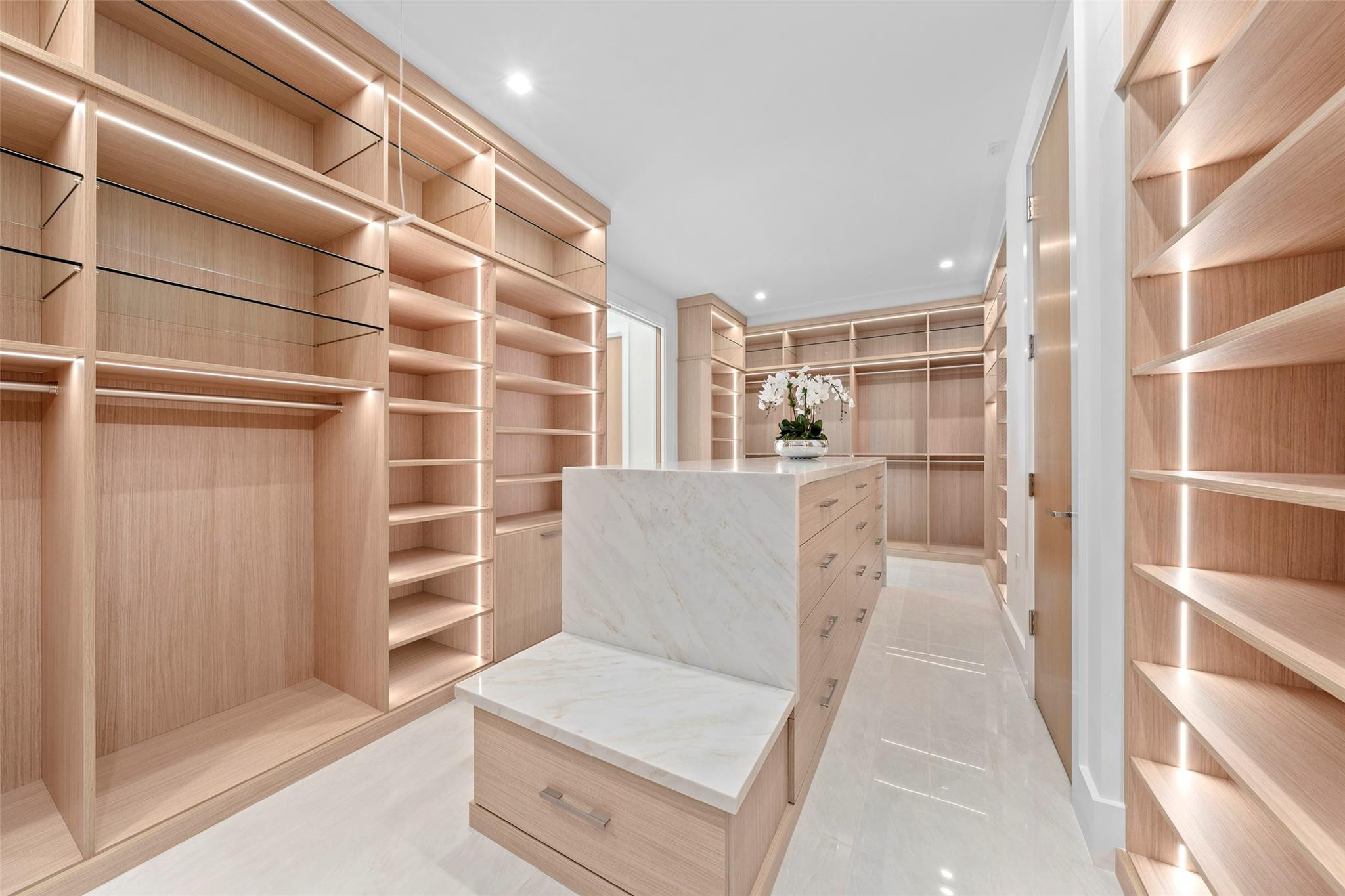 24 Fiesta Fort Lauderdale, FL 33301