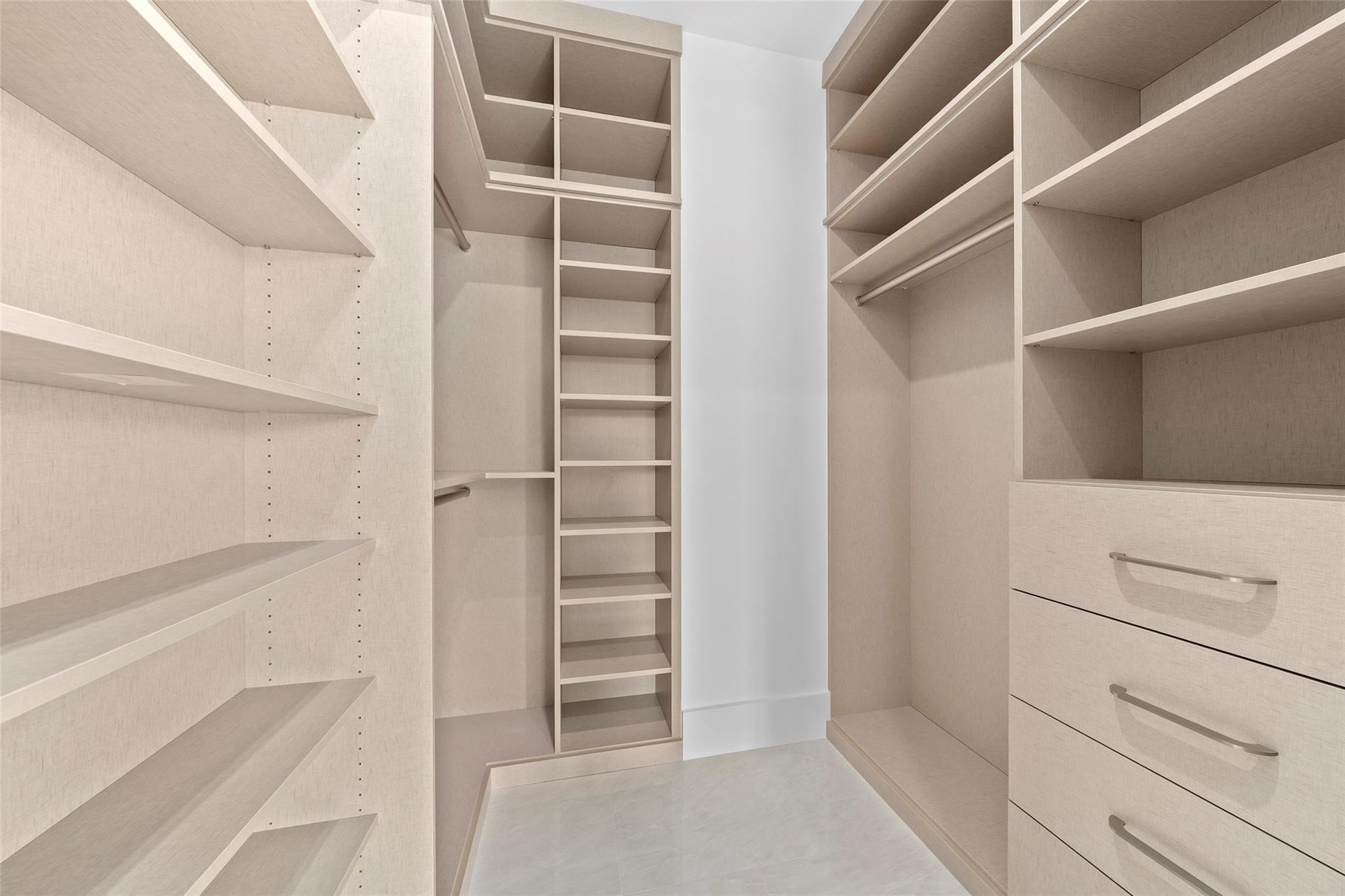 24 Fiesta Fort Lauderdale, FL 33301