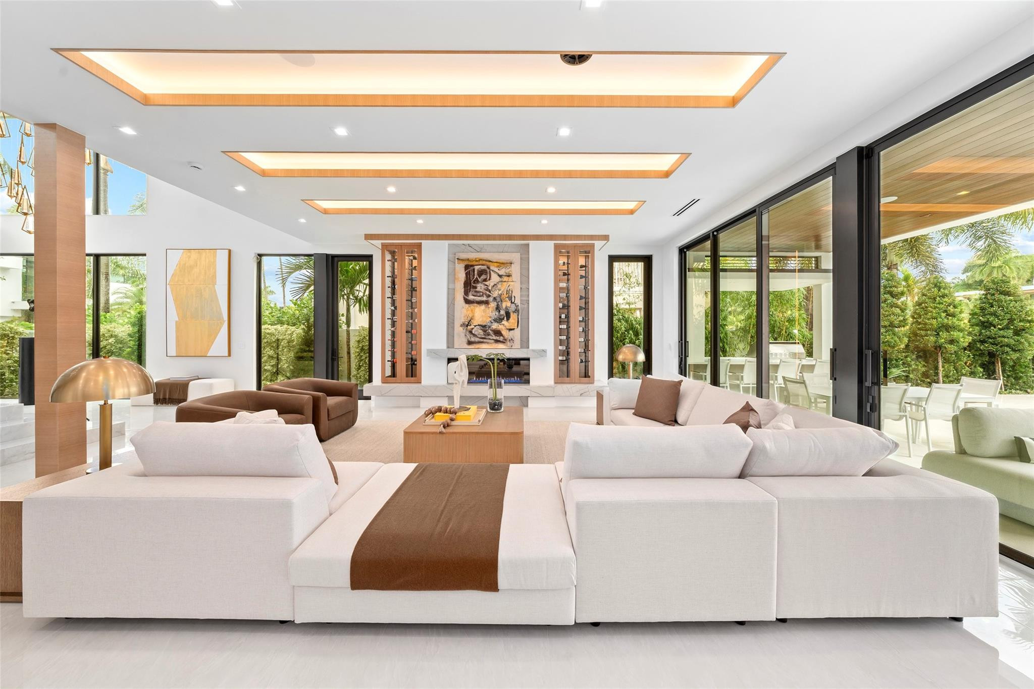 24 Fiesta Fort Lauderdale, FL 33301