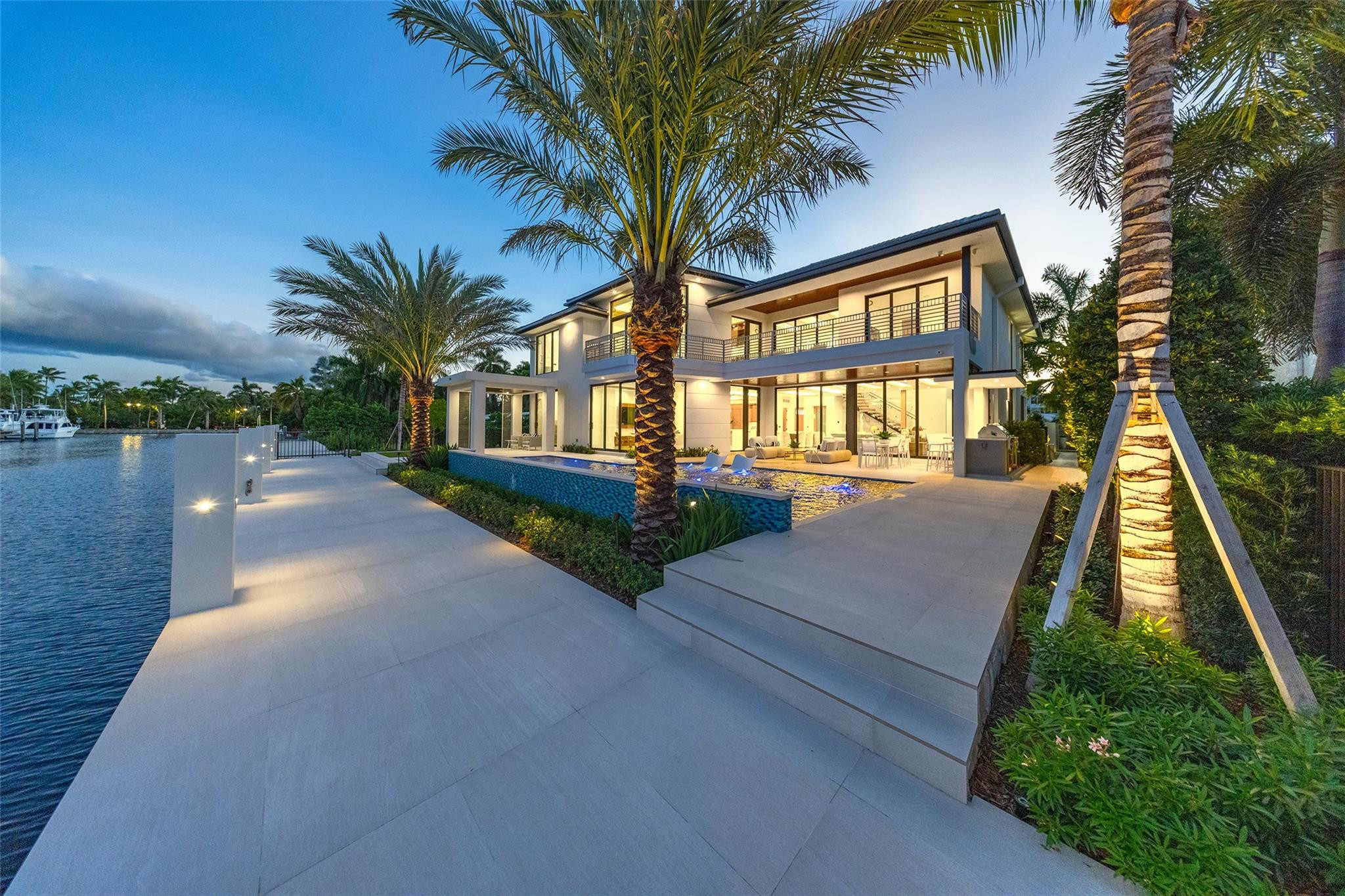 24 Fiesta Fort Lauderdale, FL 33301