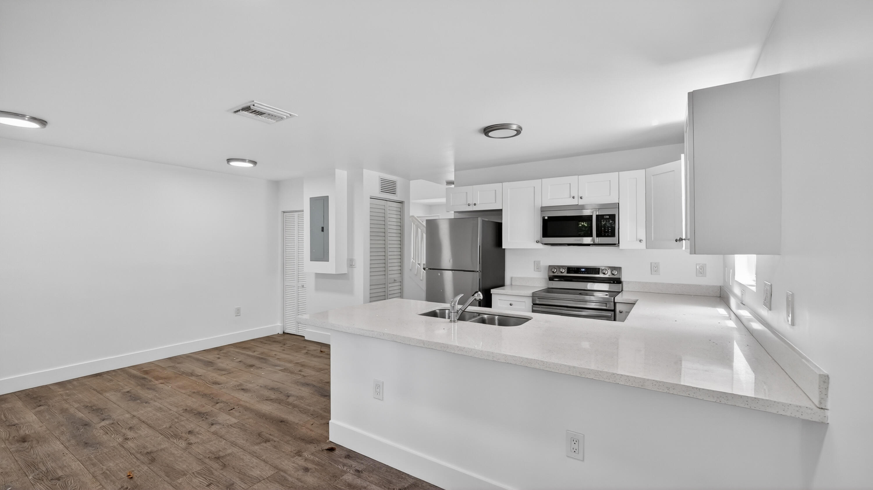 2902 NW 44th Miami, FL 33142