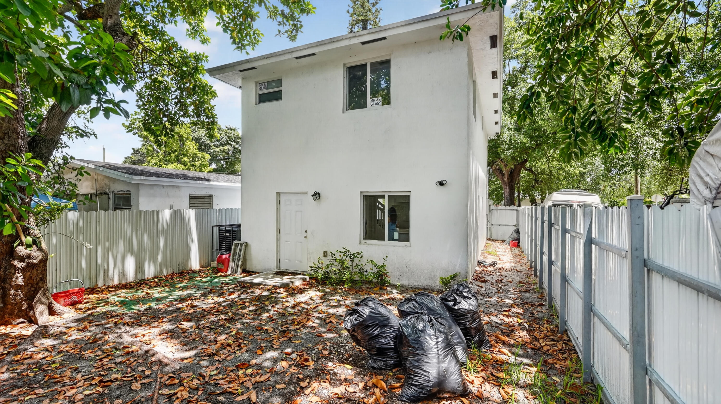 2902 NW 44th Miami, FL 33142