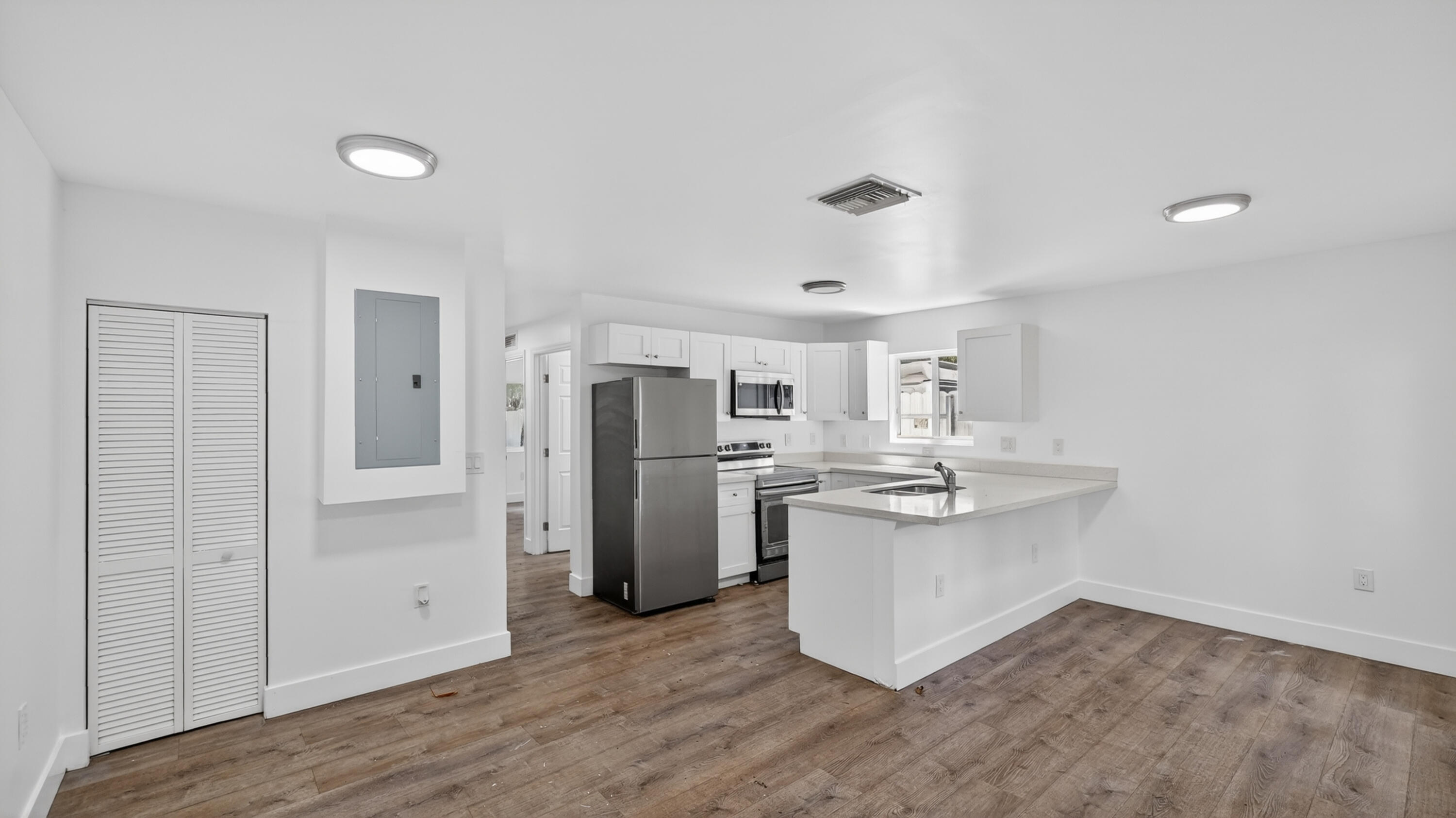 2902 NW 44th Miami, FL 33142
