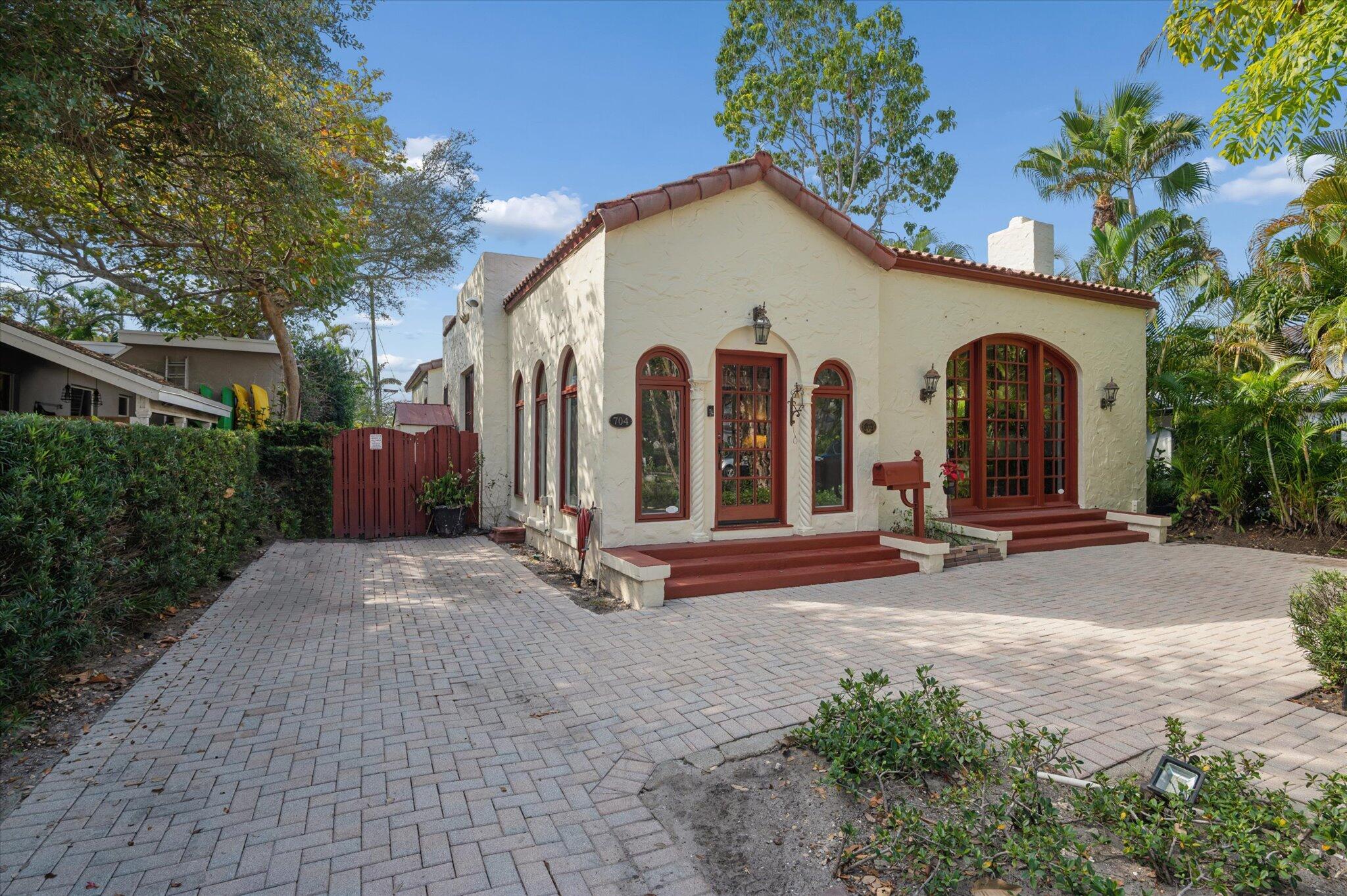 704 SE 8th